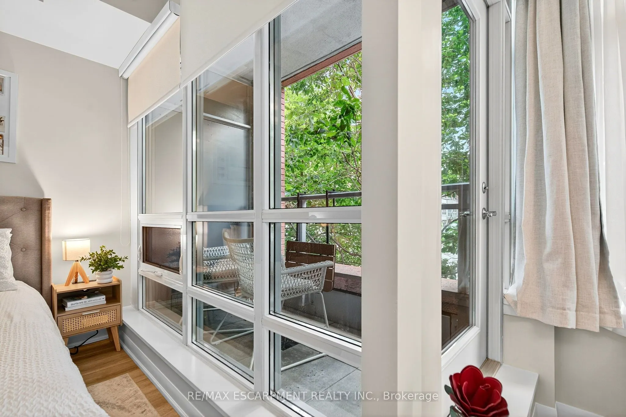 15 BRUYERES Mews, #212