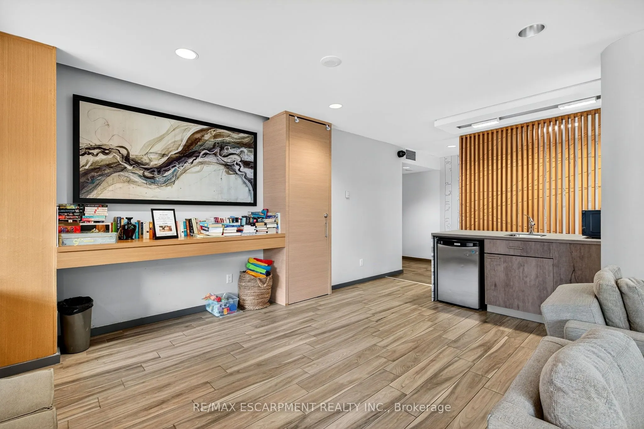 15 BRUYERES Mews, #212