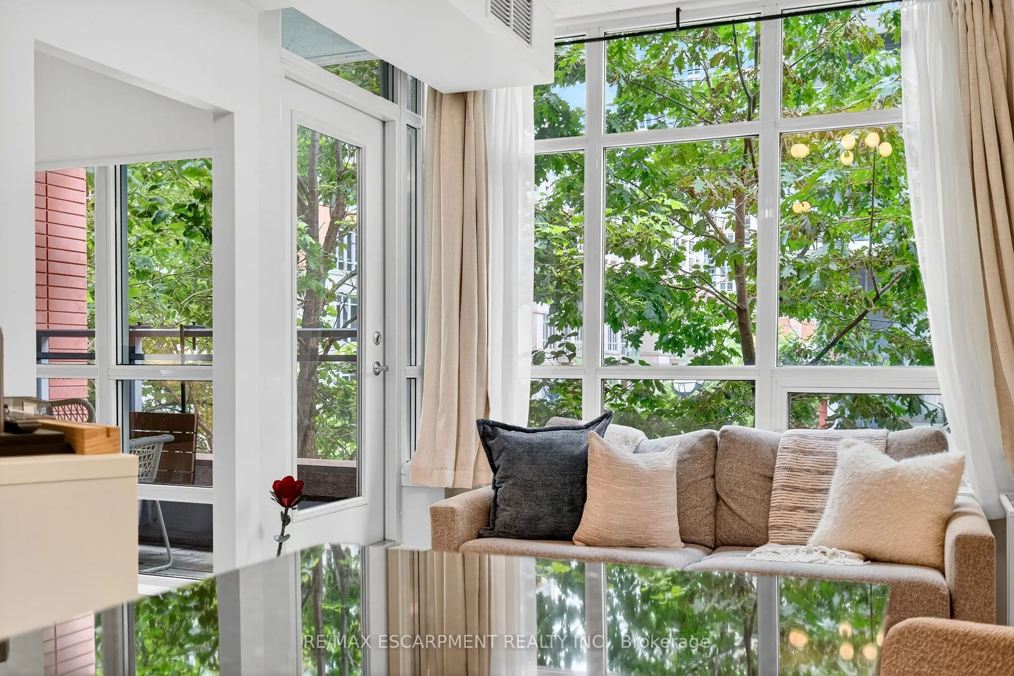 15 BRUYERES Mews, #212