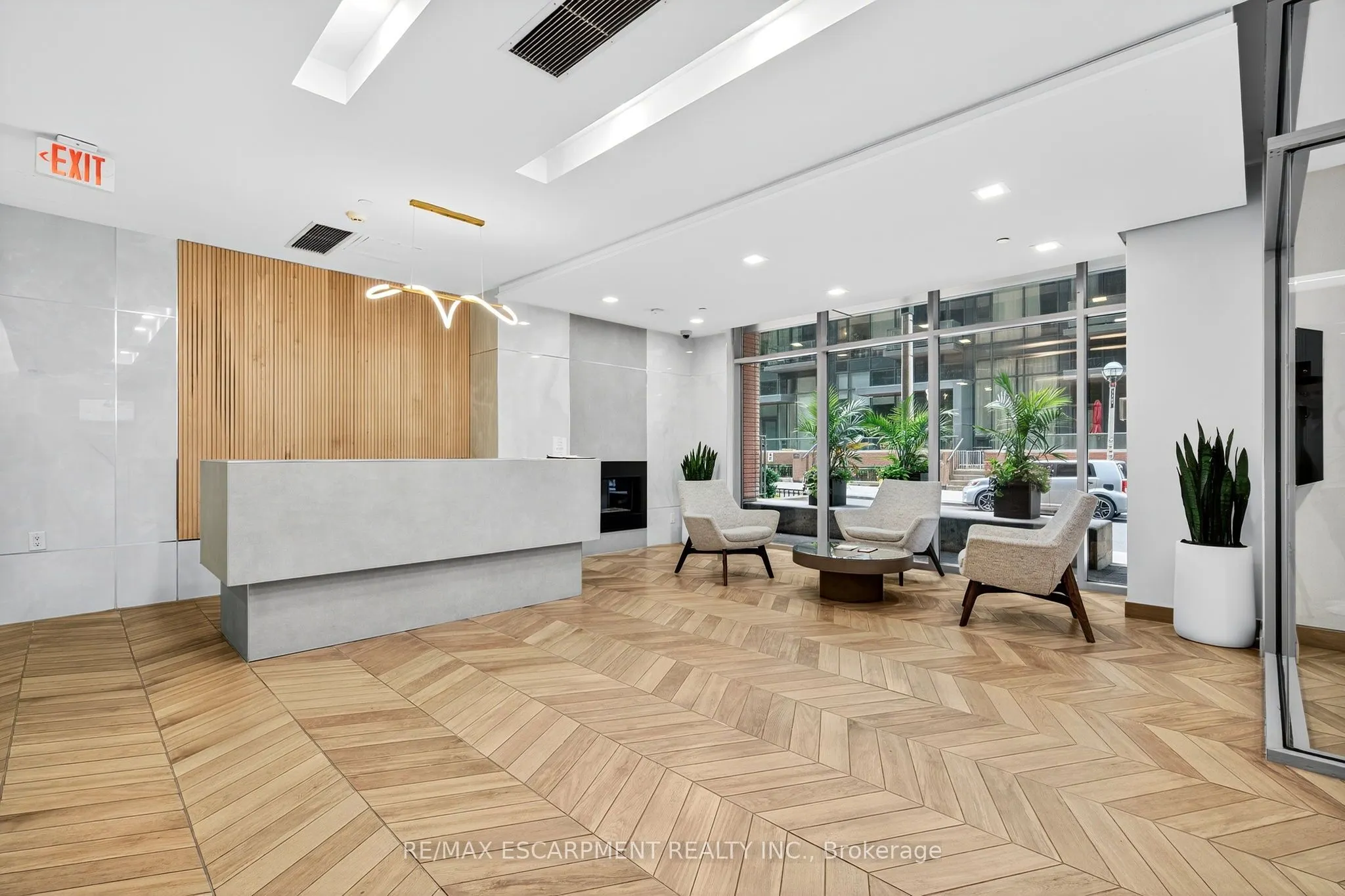 15 BRUYERES Mews, #212