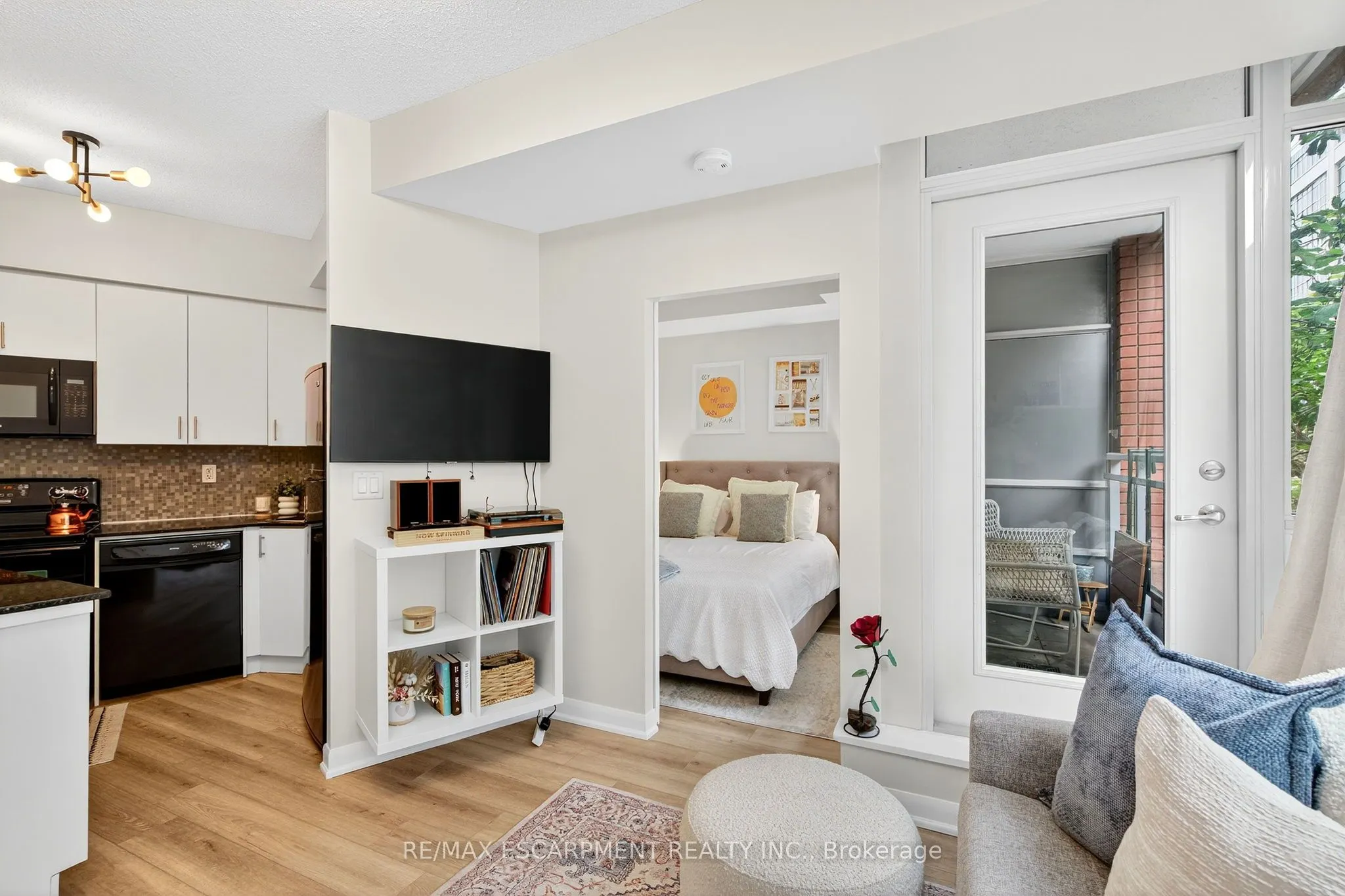 15 BRUYERES Mews, #212