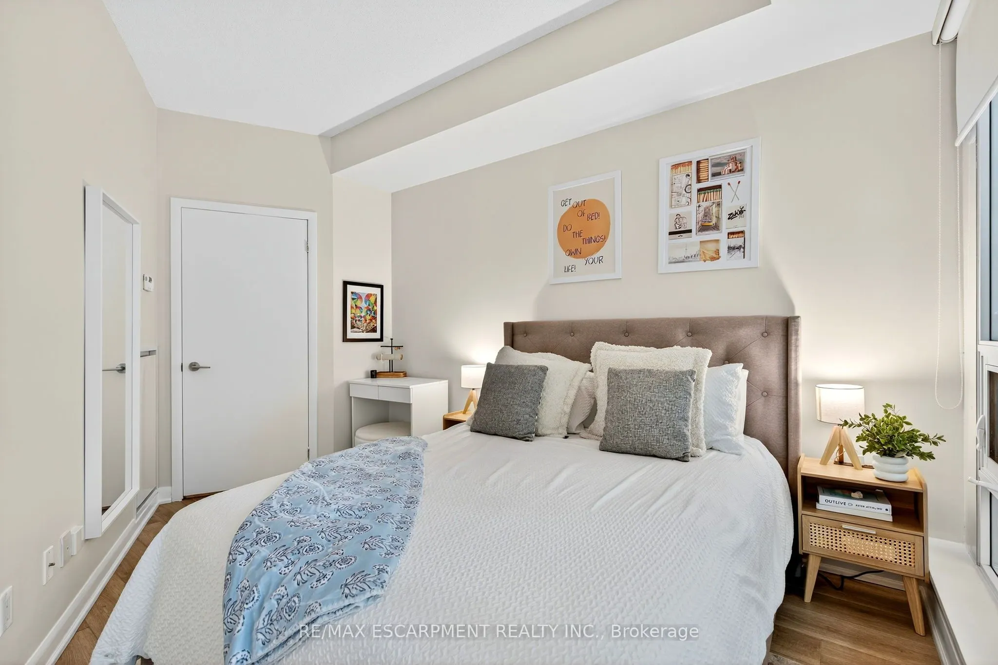 15 BRUYERES Mews, #212