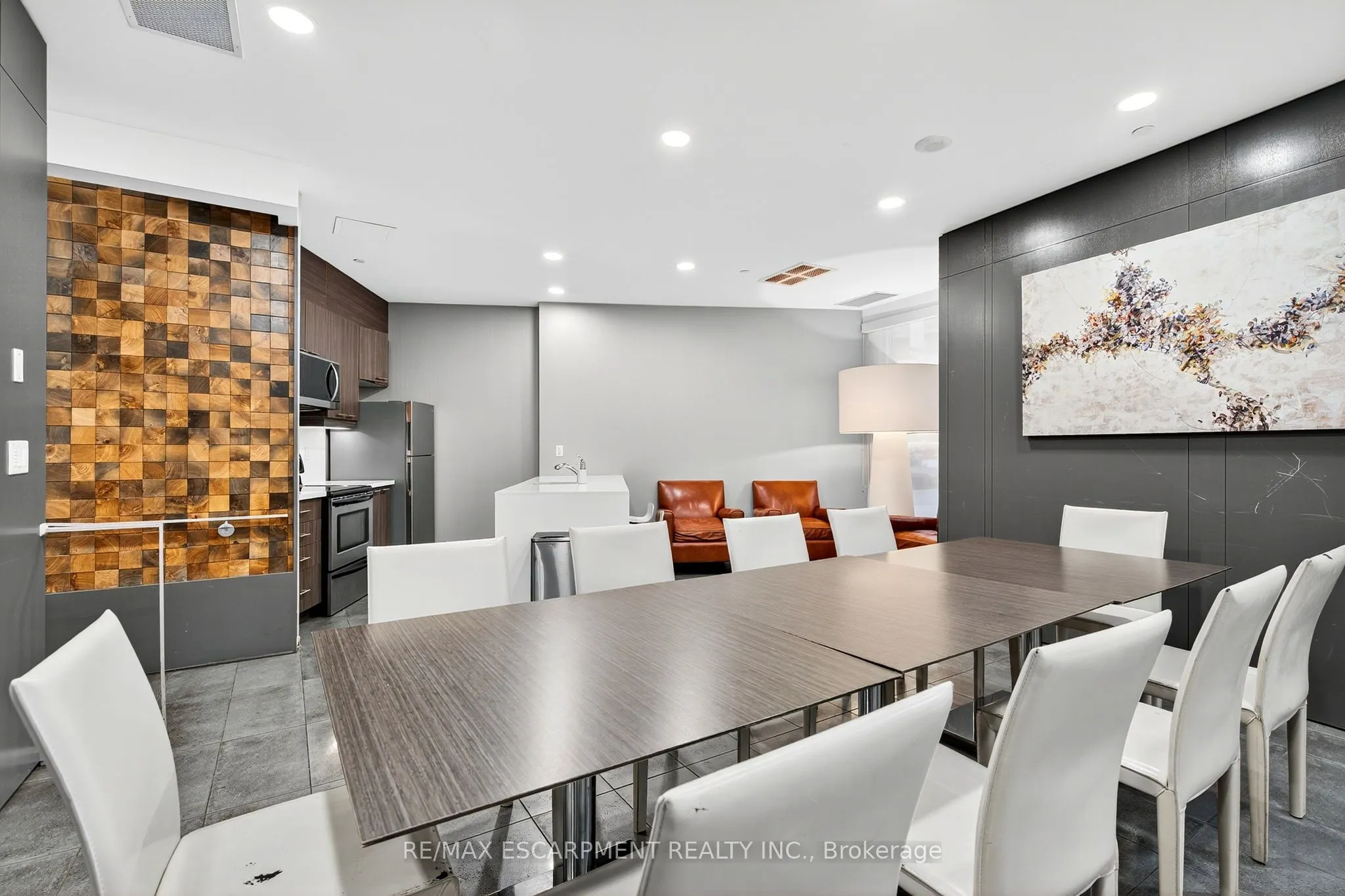 15 BRUYERES Mews, #212