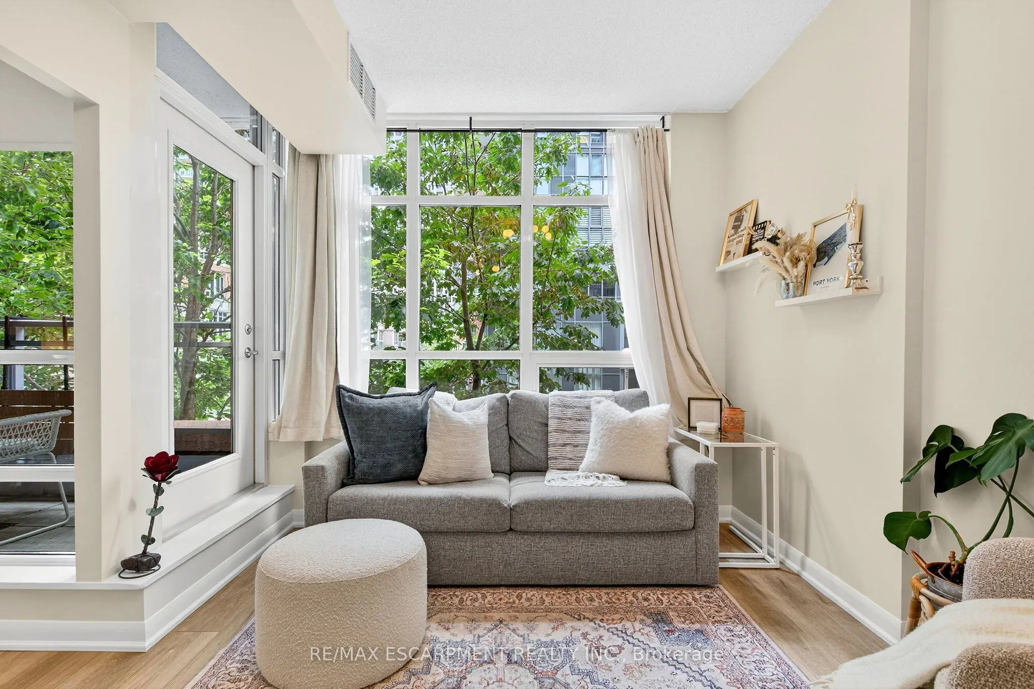 15 BRUYERES Mews, #212