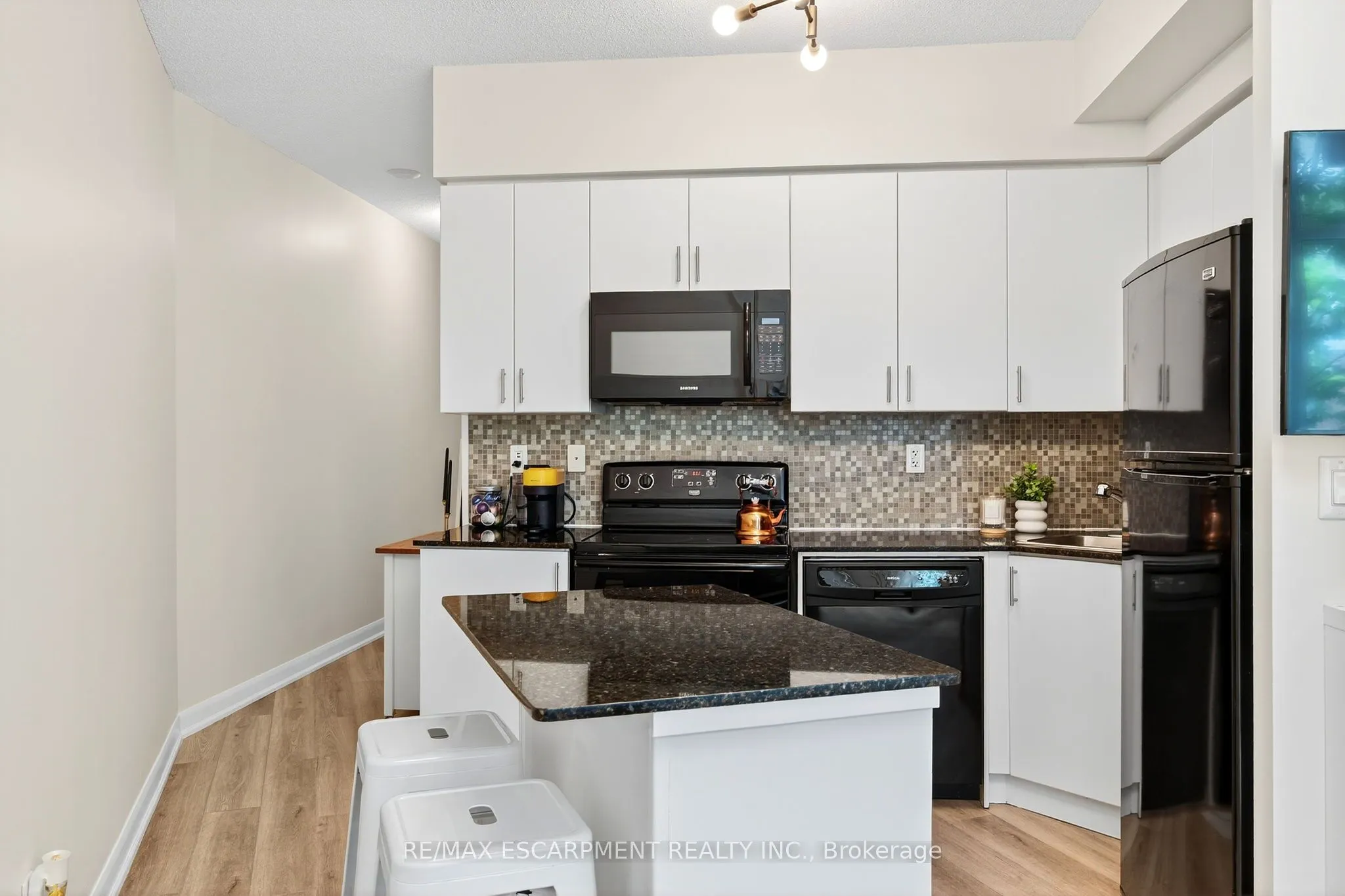 15 BRUYERES Mews, #212