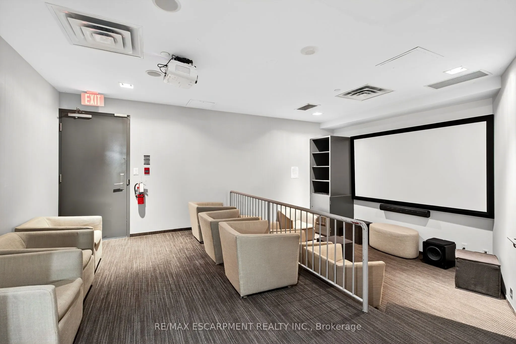 15 BRUYERES Mews, #212