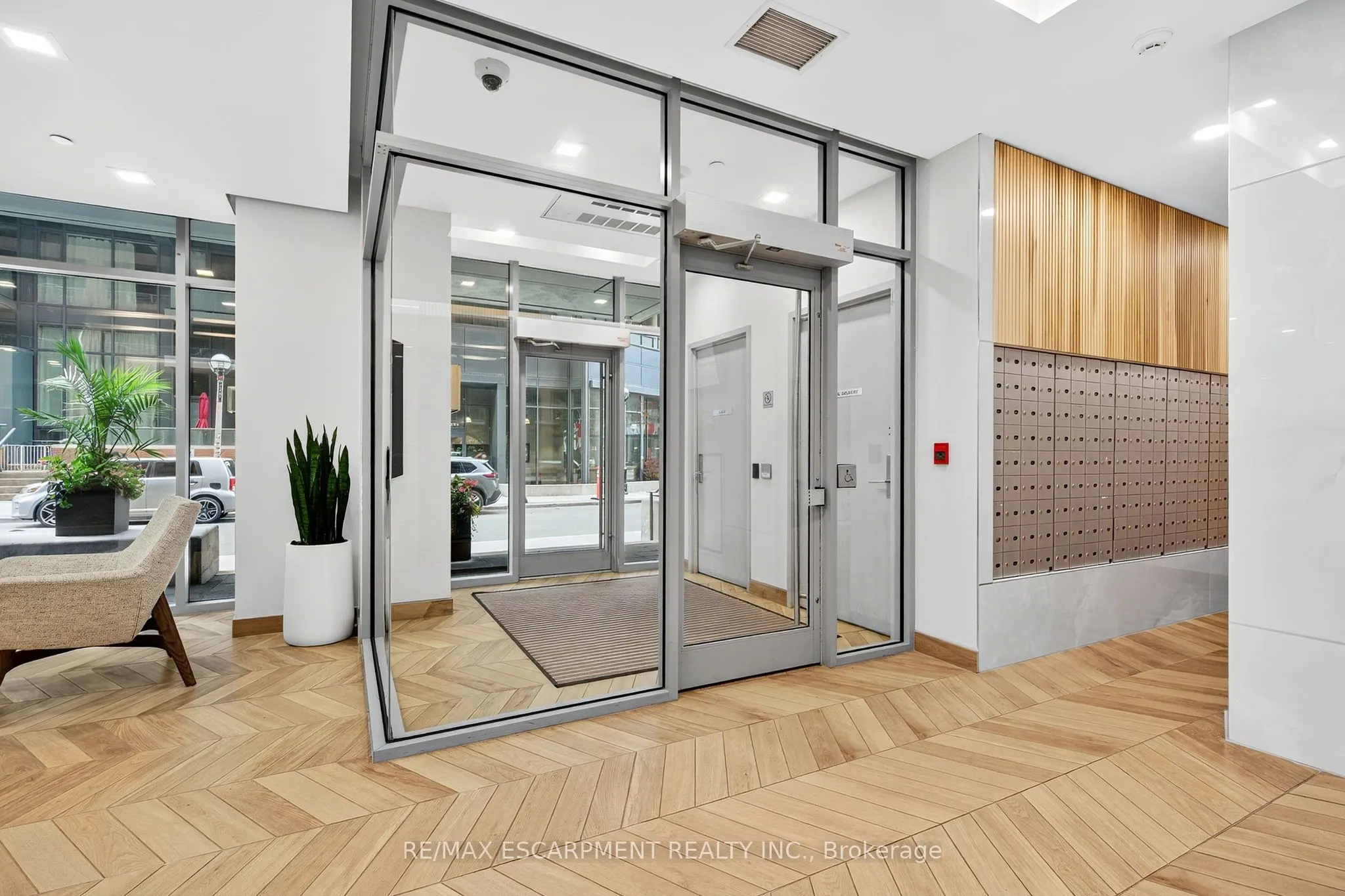 15 BRUYERES Mews, #212
