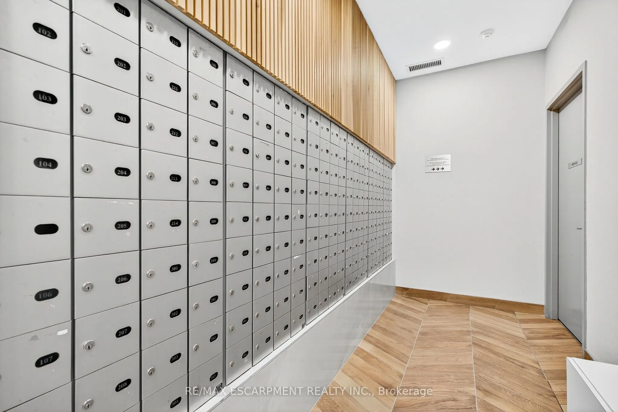 15 BRUYERES Mews, #212