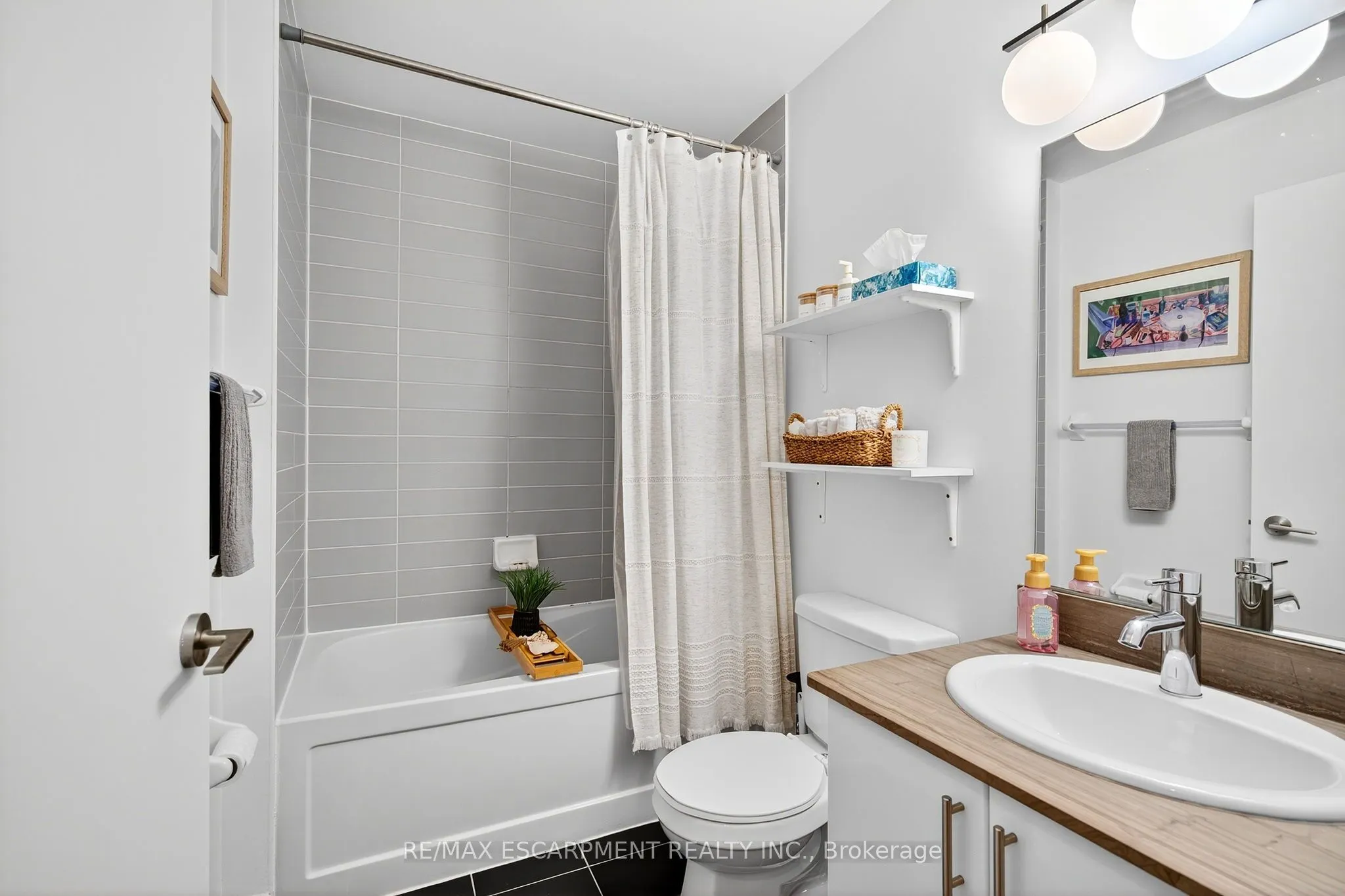 15 BRUYERES Mews, #212