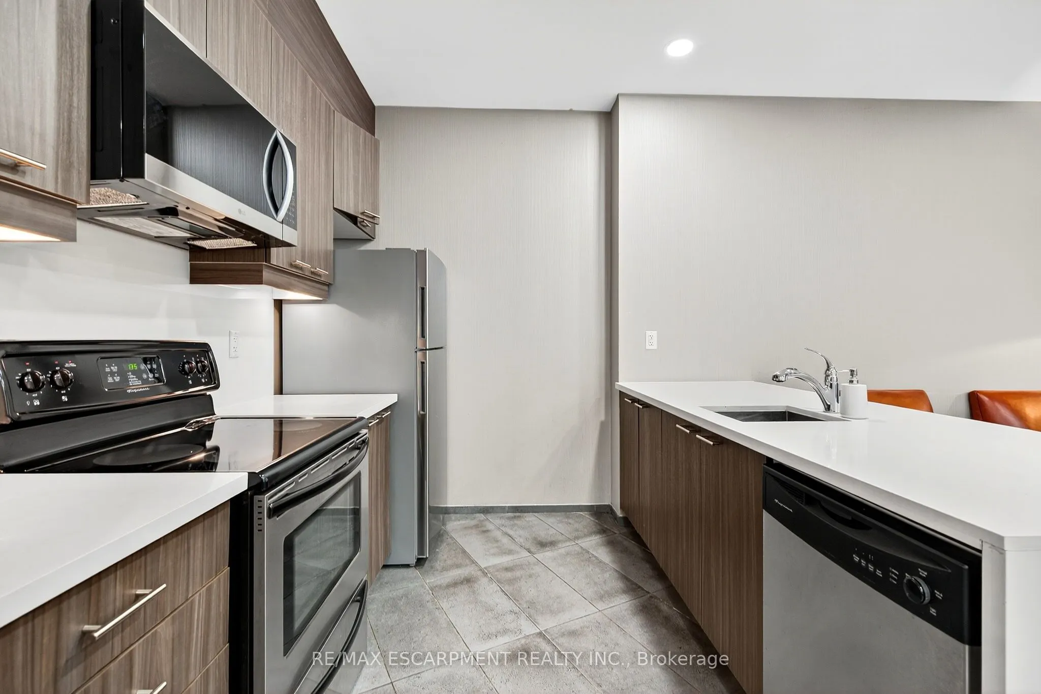 15 BRUYERES Mews, #212
