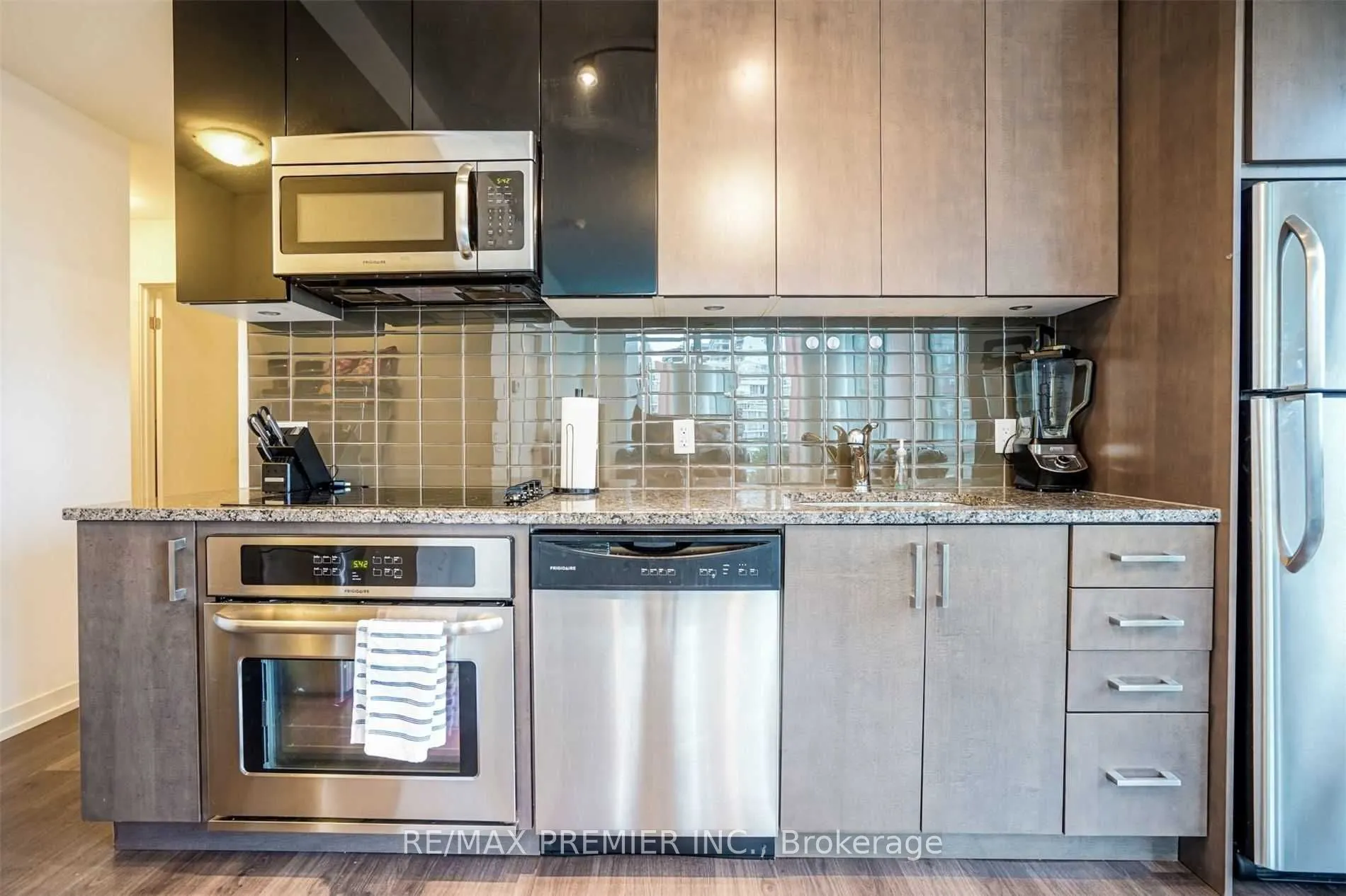 89 Dunfield Avenue, #636
