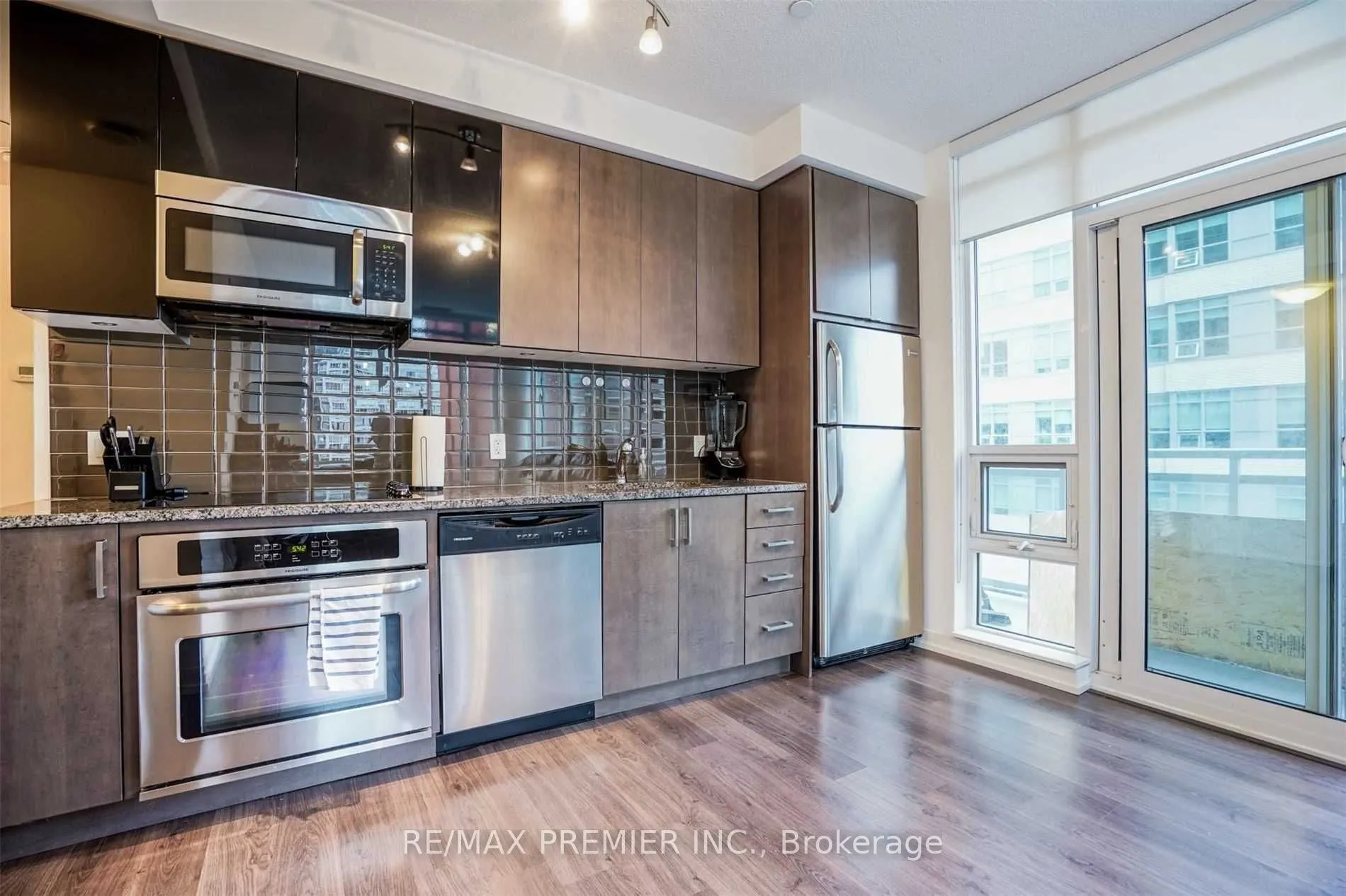 89 Dunfield Avenue, #636