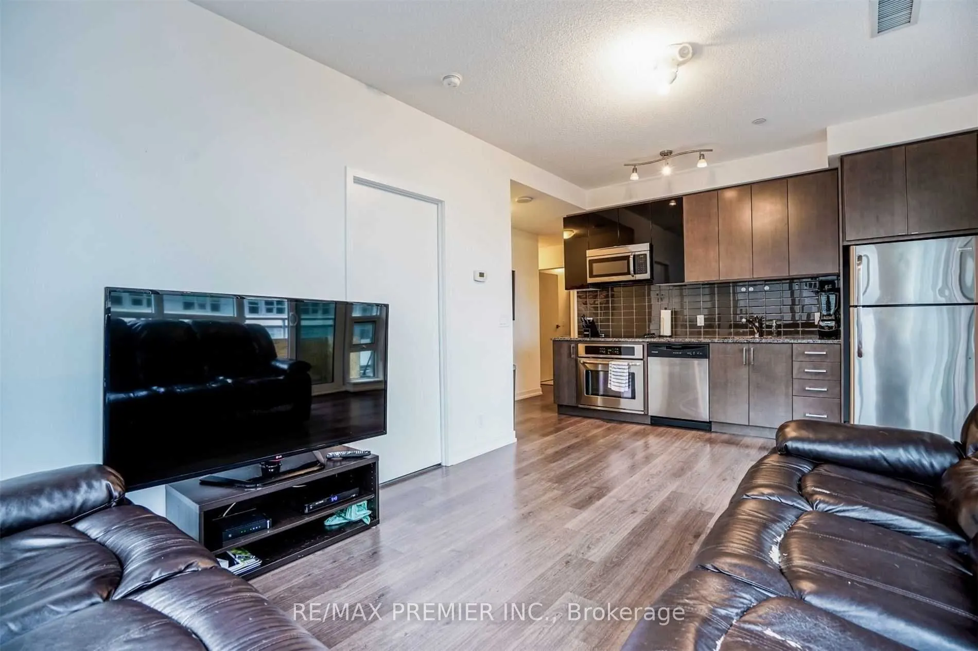 89 Dunfield Avenue, #636