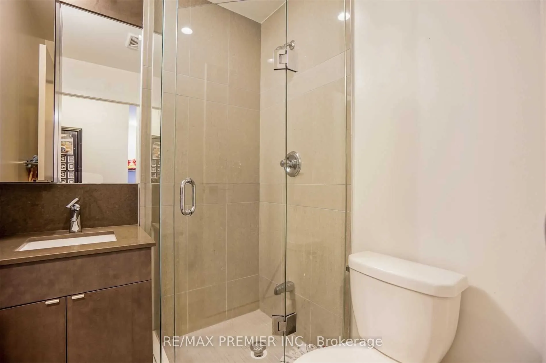 89 Dunfield Avenue, #636