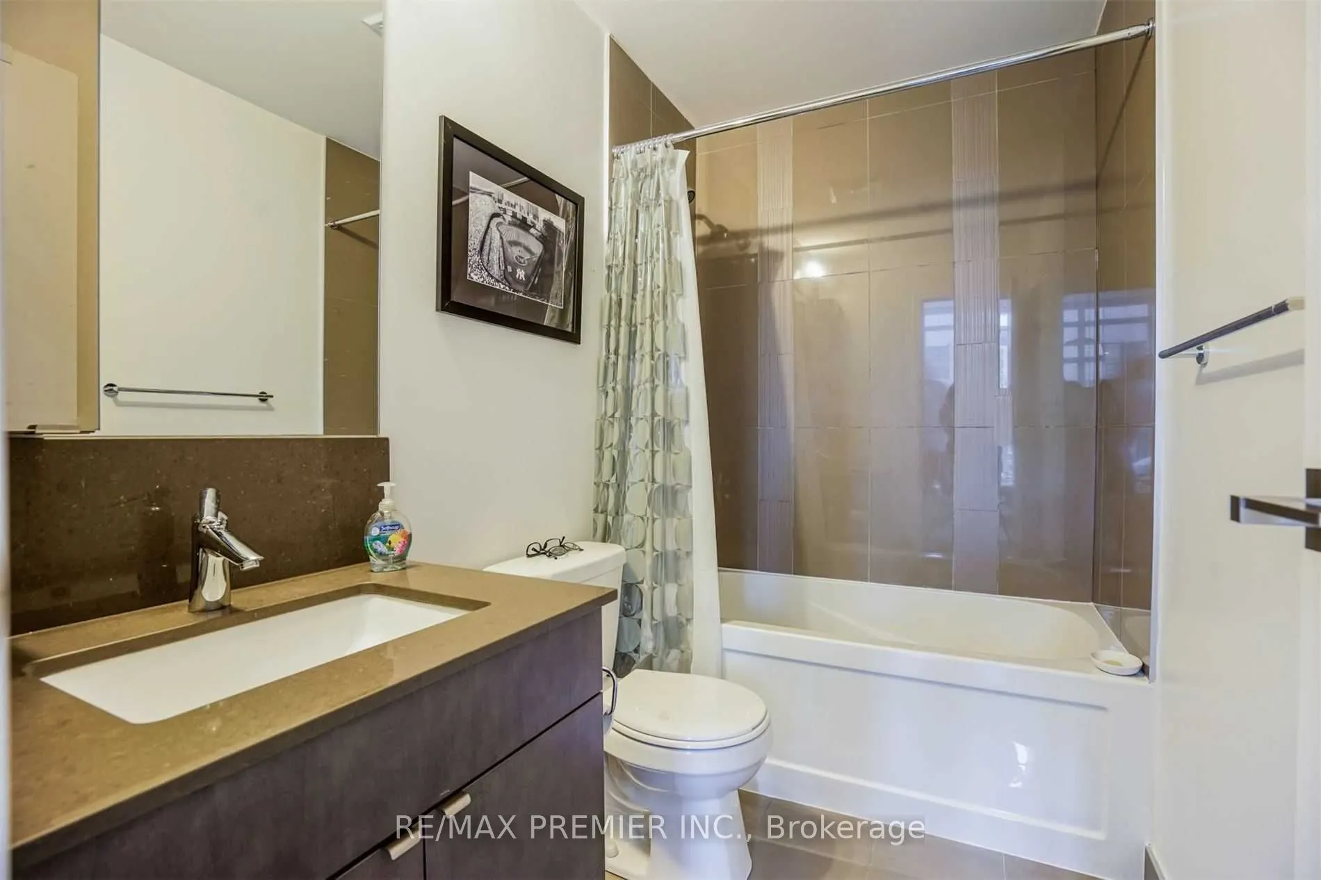 89 Dunfield Avenue, #636