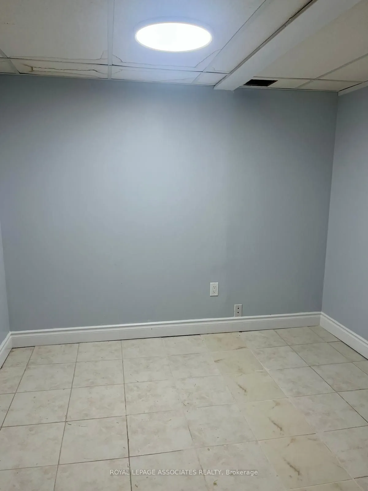 98 Wigmore Drive, #Lower