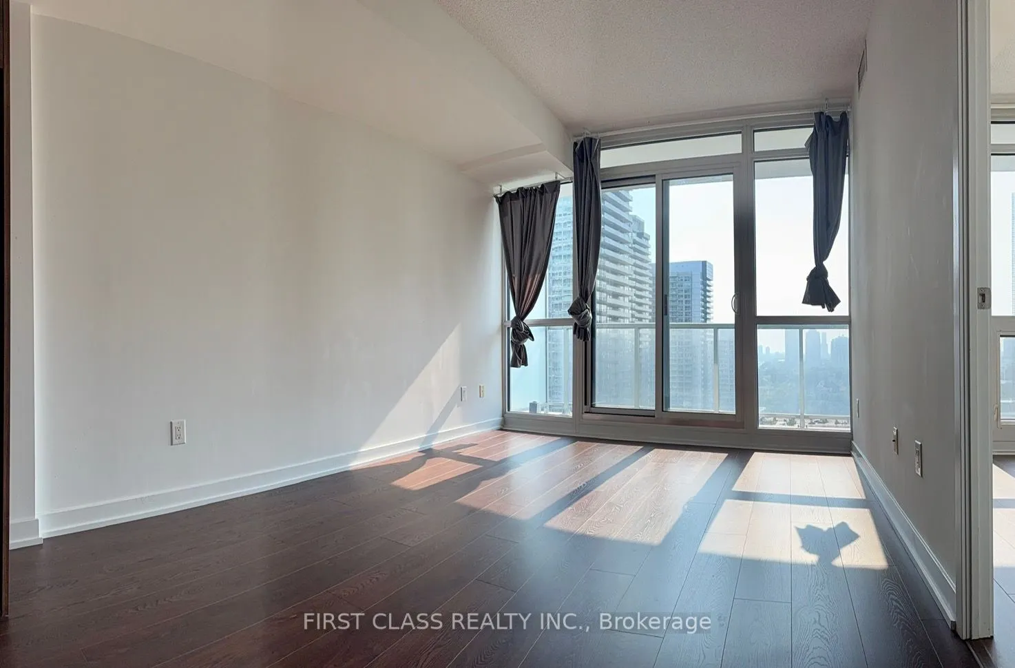 121 Mcmahon Drive, #2510