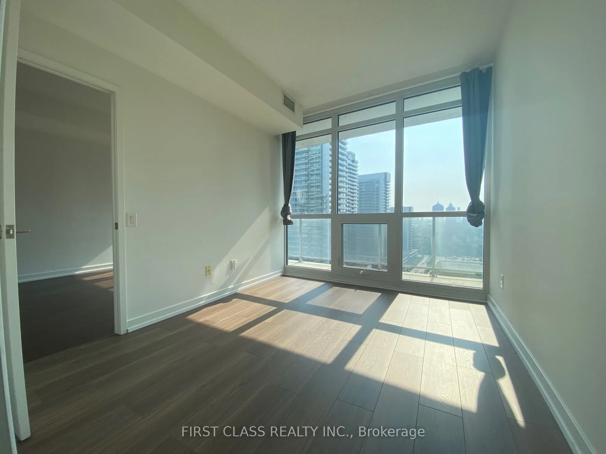 121 Mcmahon Drive, #2510