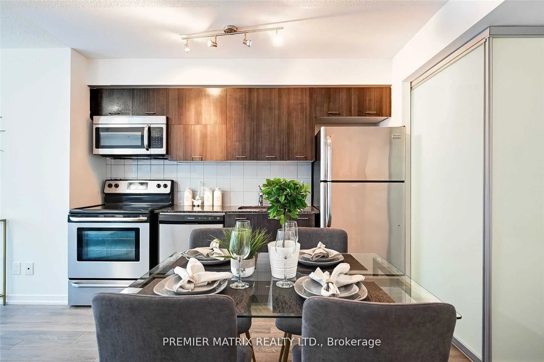 20 Joe Shuster Way, #910