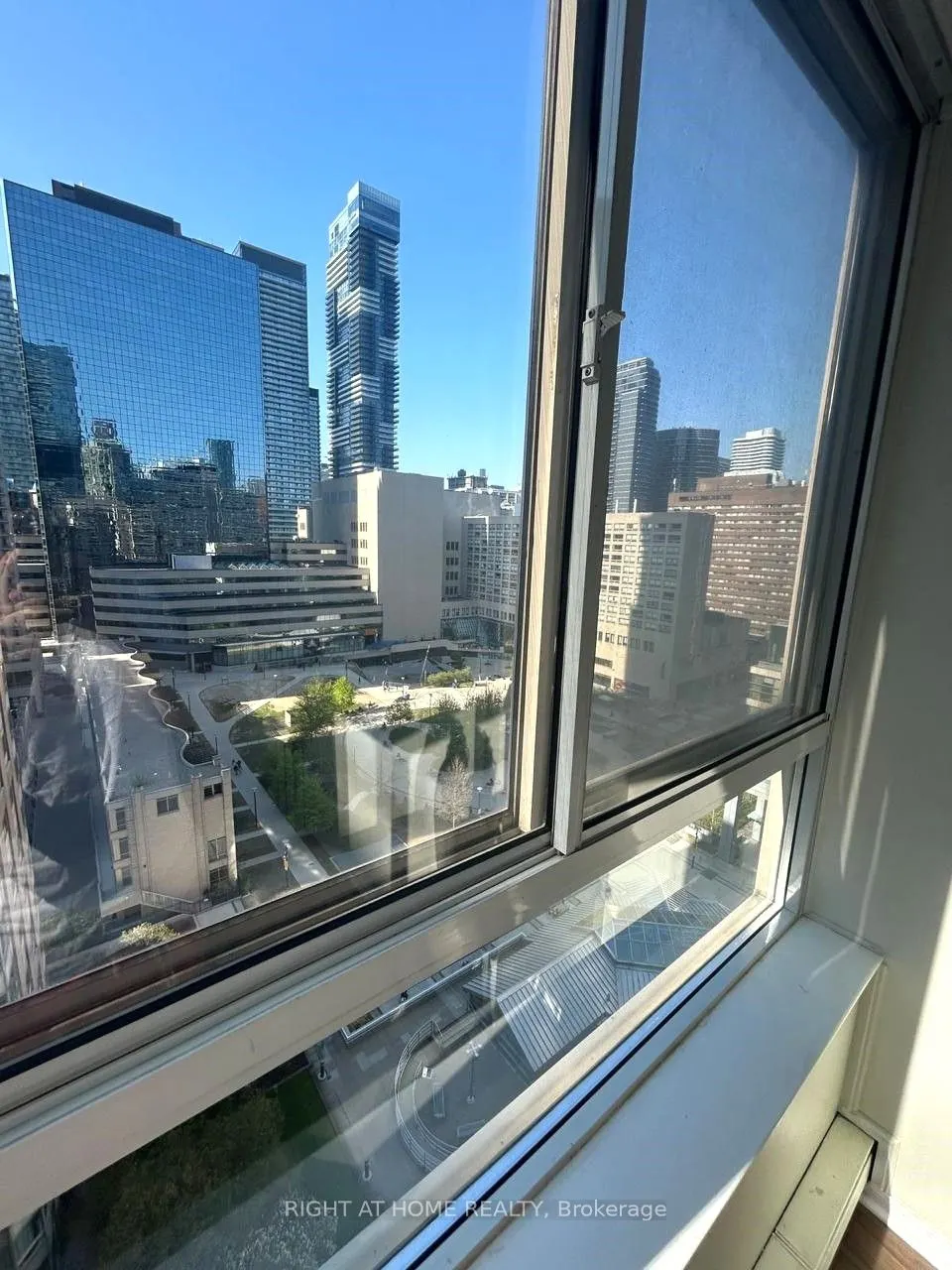 44 Gerrard Street W, #1602
