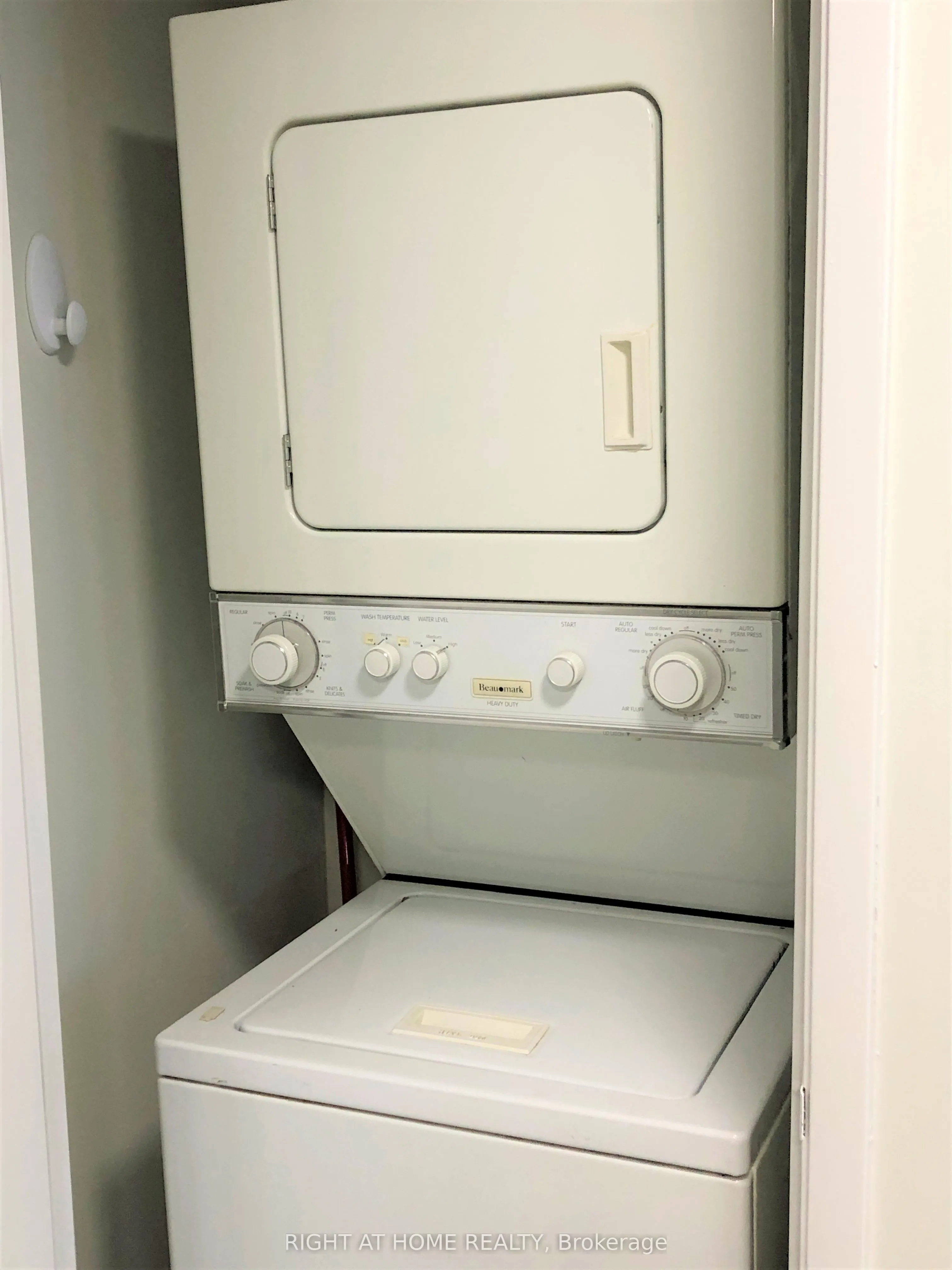 44 Gerrard Street W, #1602