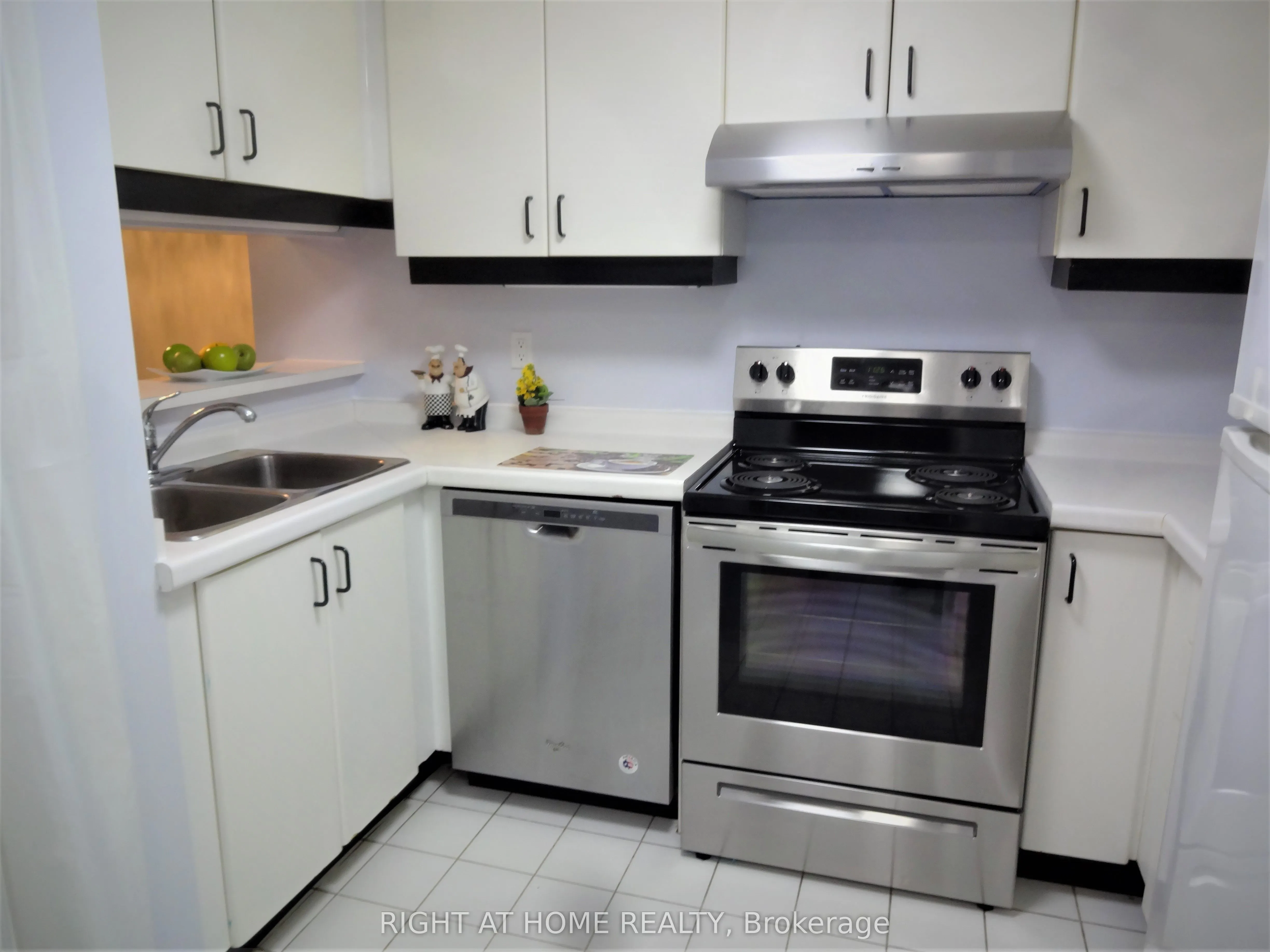 44 Gerrard Street W, #1602