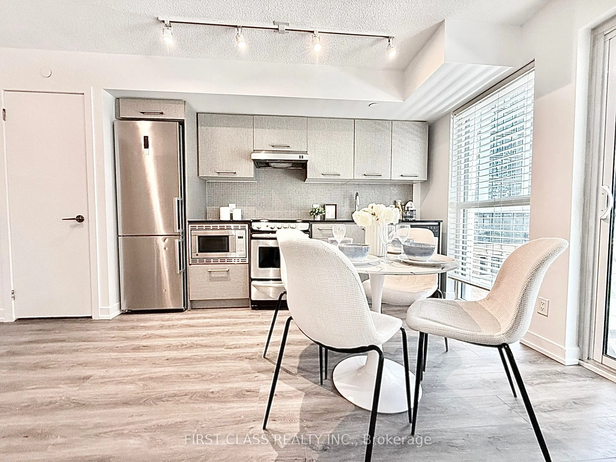 87 Peter Street, #1413