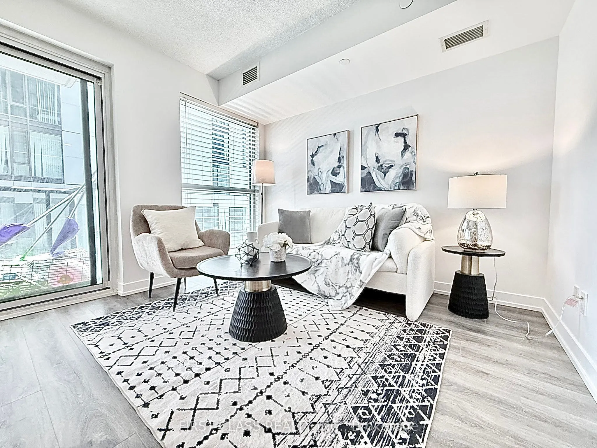 87 Peter Street, #1413