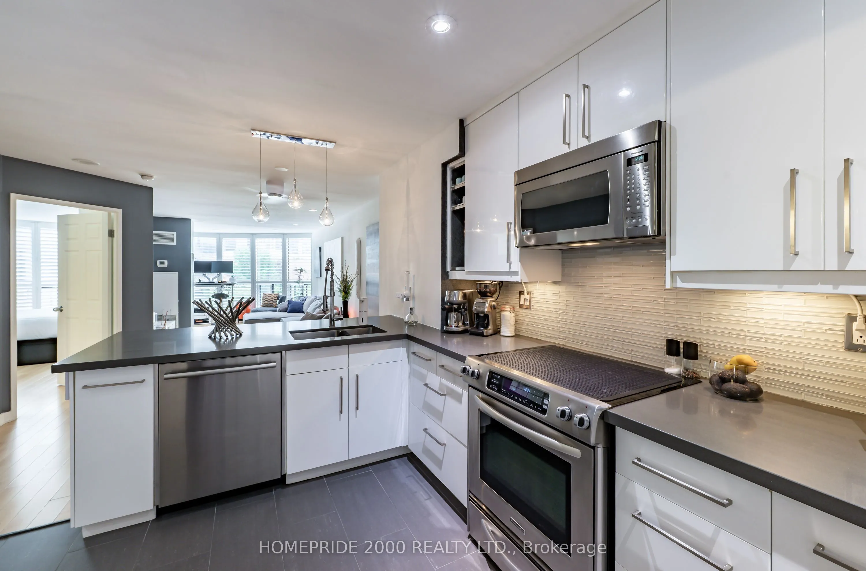 24 Wellesley Street W, #315
