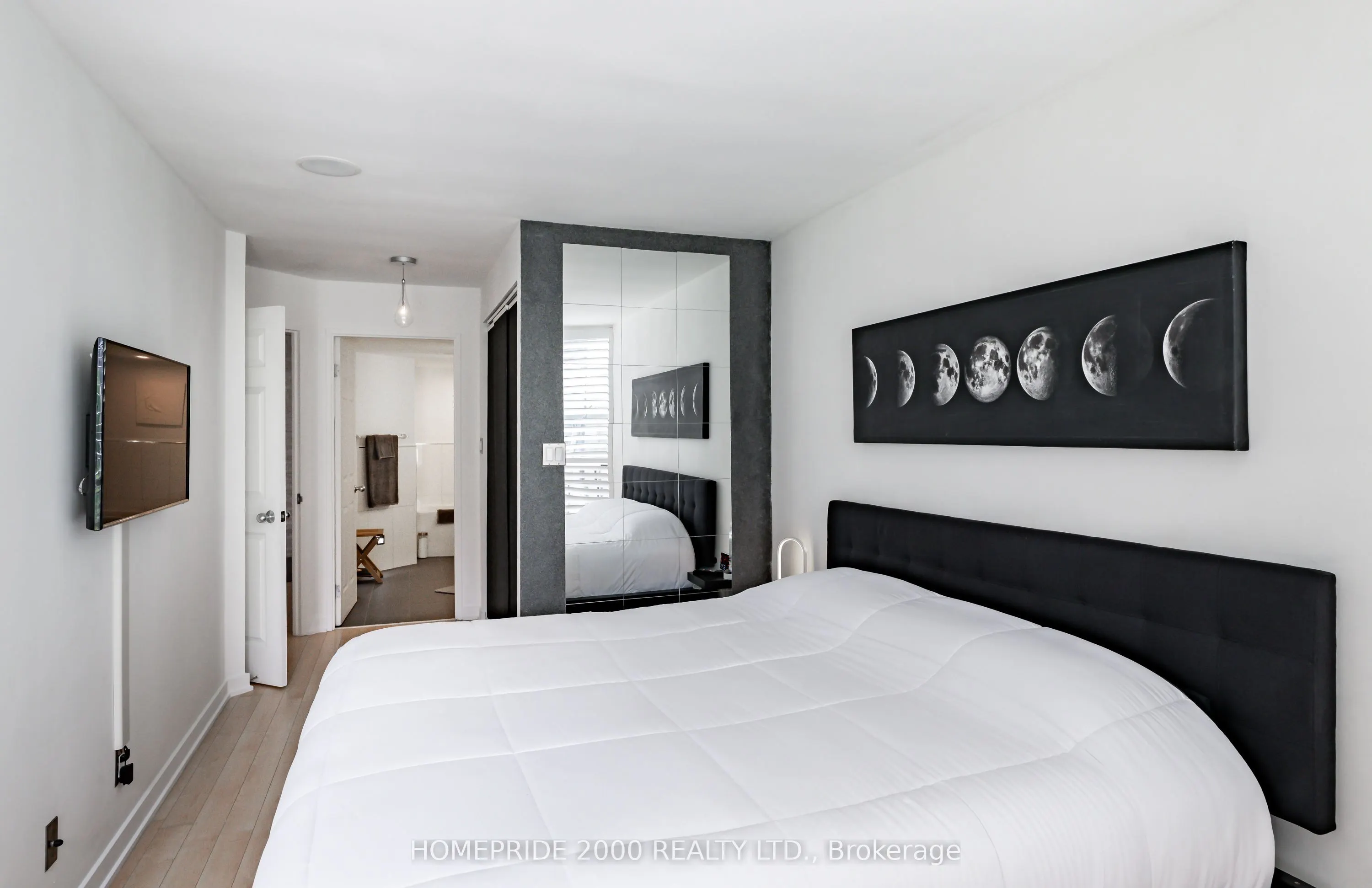 24 Wellesley Street W, #315