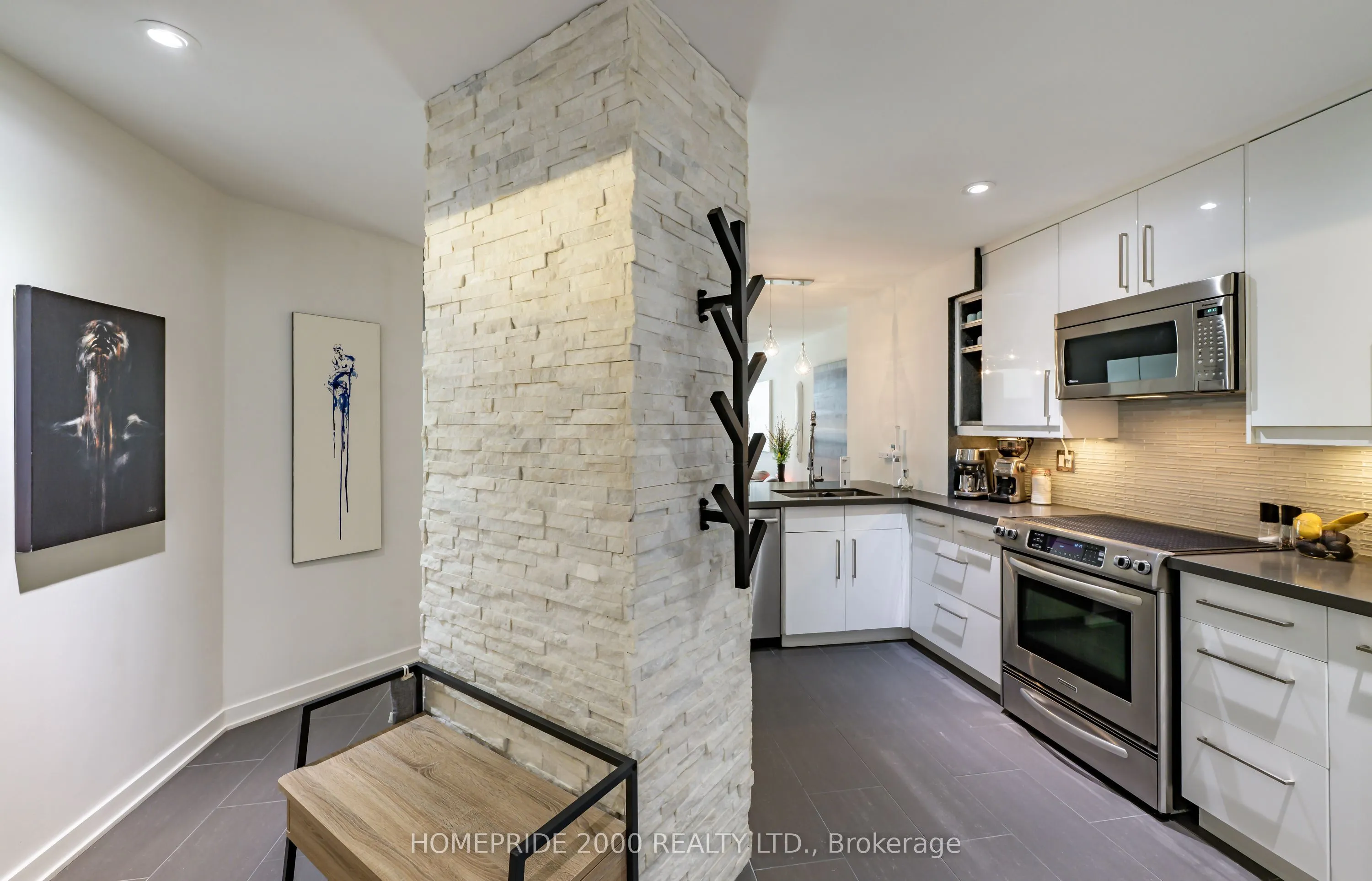 24 Wellesley Street W, #315