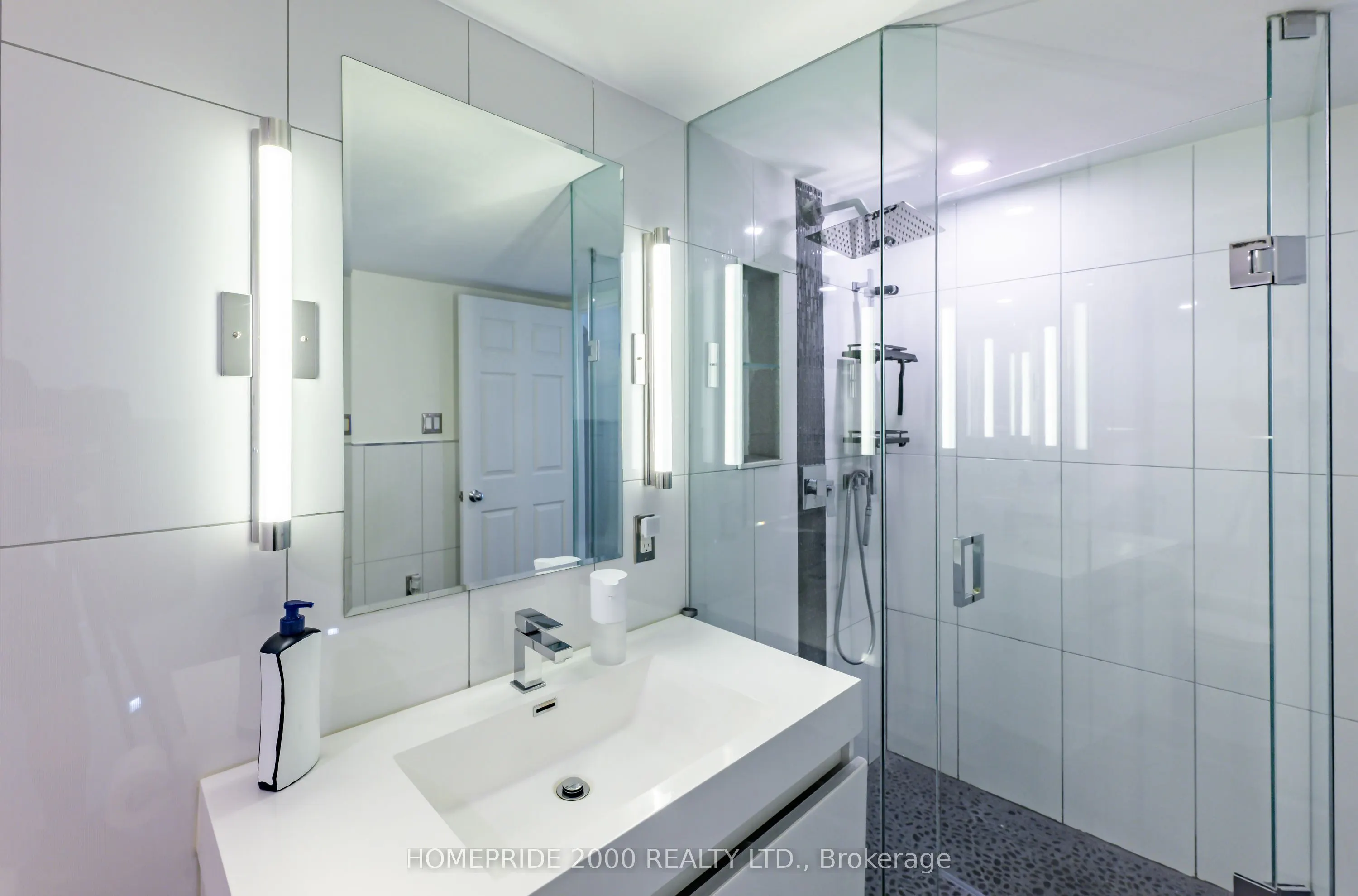 24 Wellesley Street W, #315