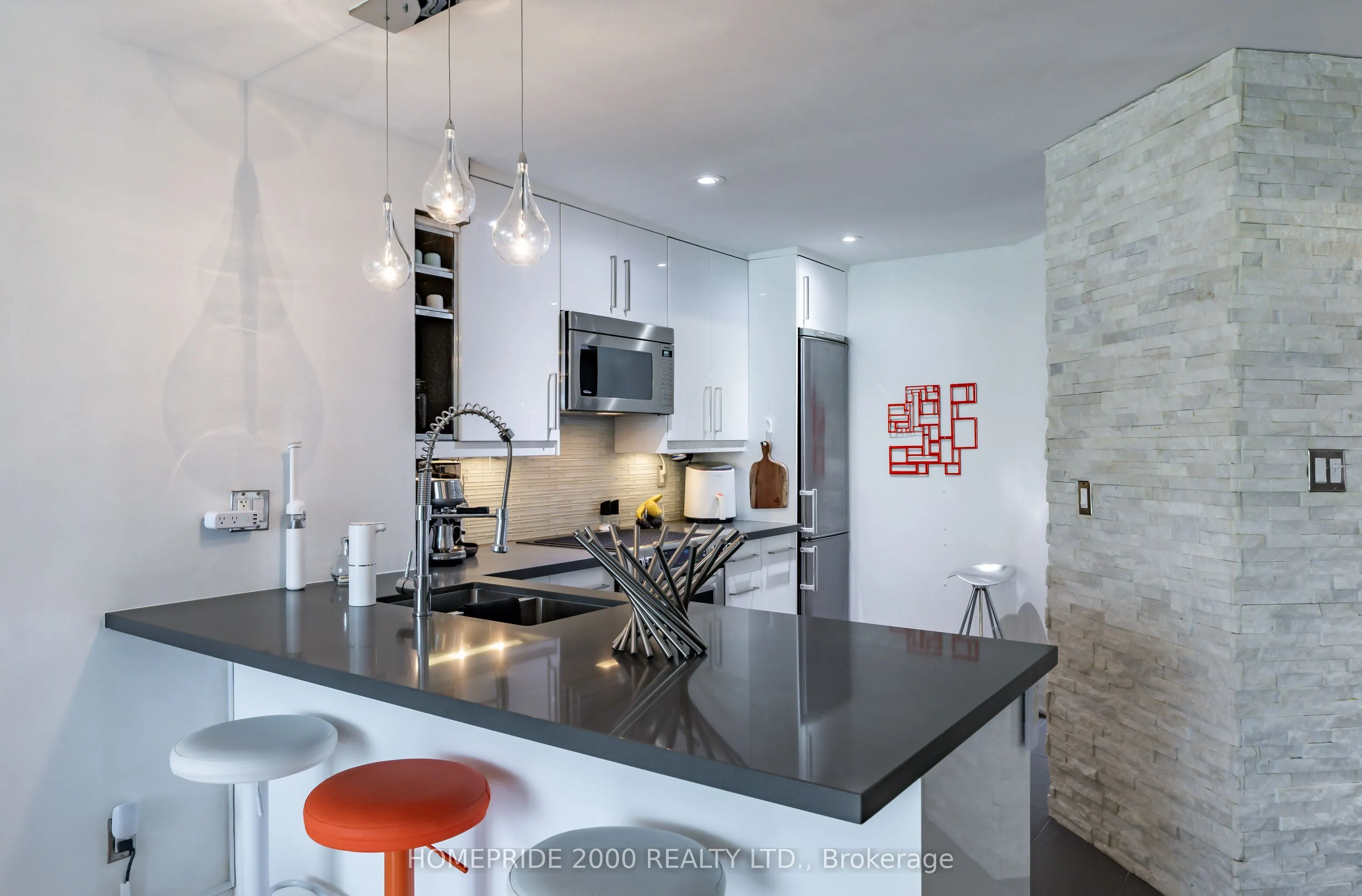 24 Wellesley Street W, #315