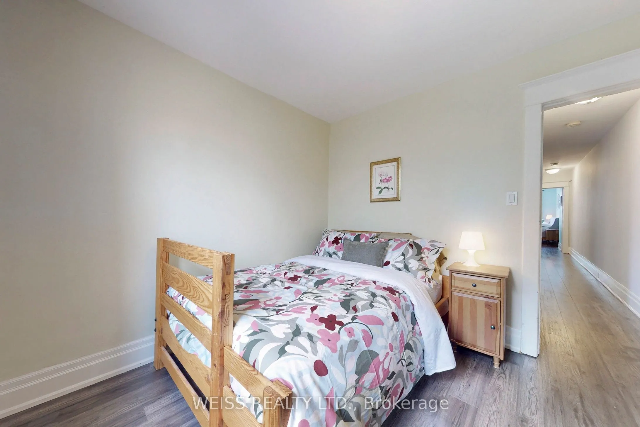 758 Richmond Street W