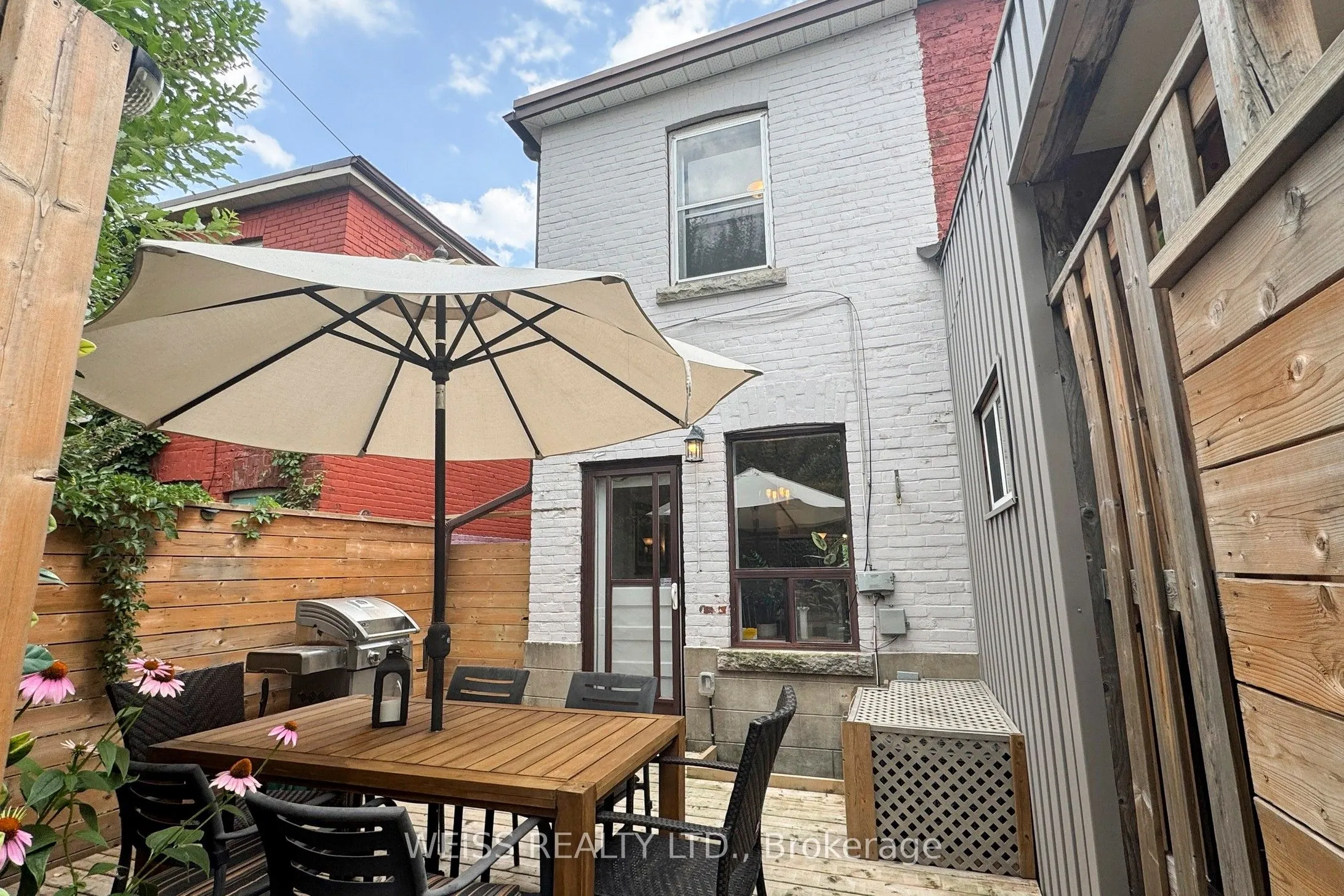 758 Richmond Street W