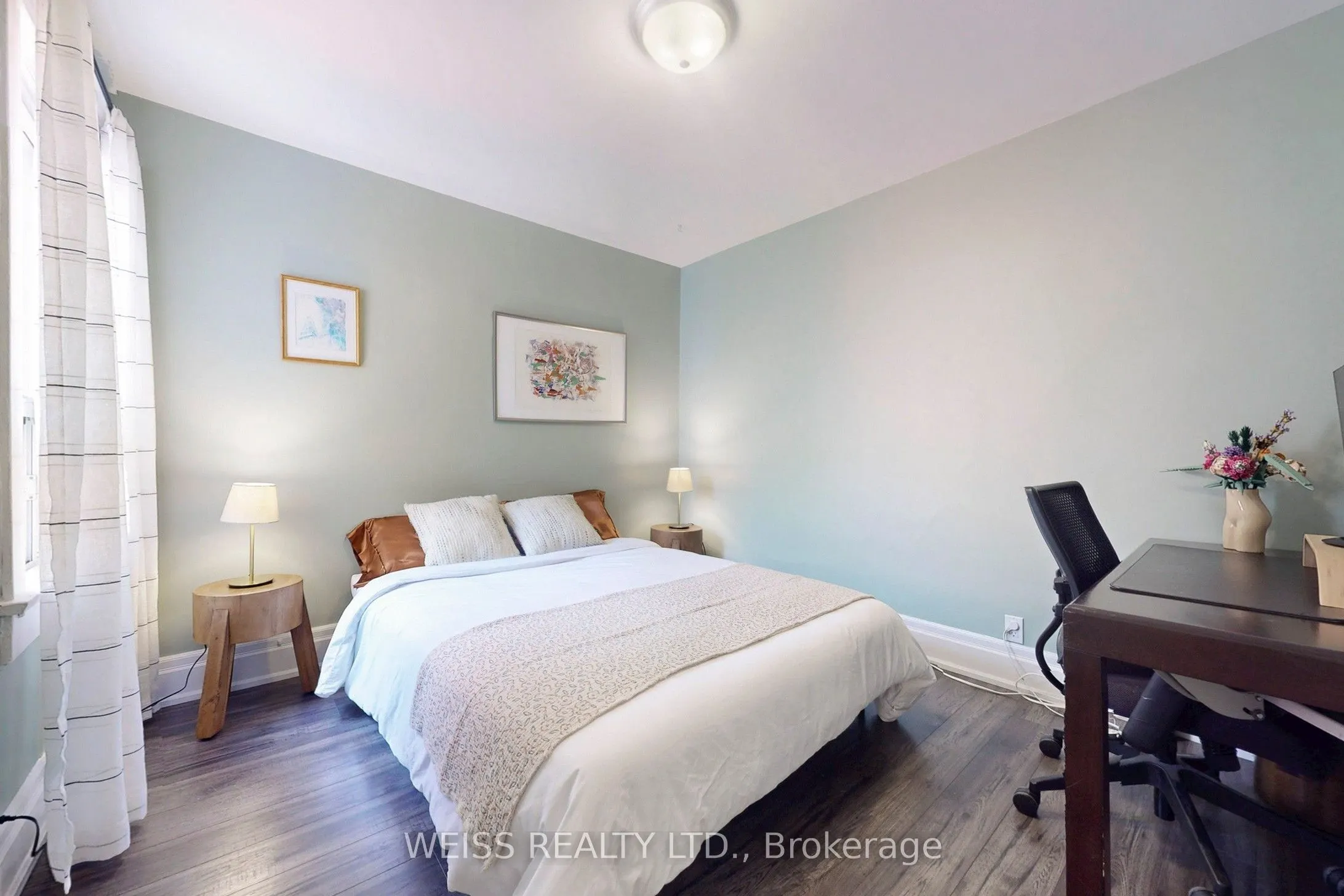 758 Richmond Street W