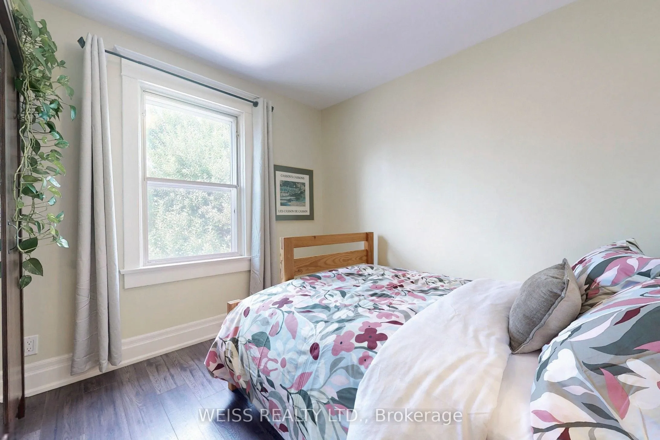 758 Richmond Street W