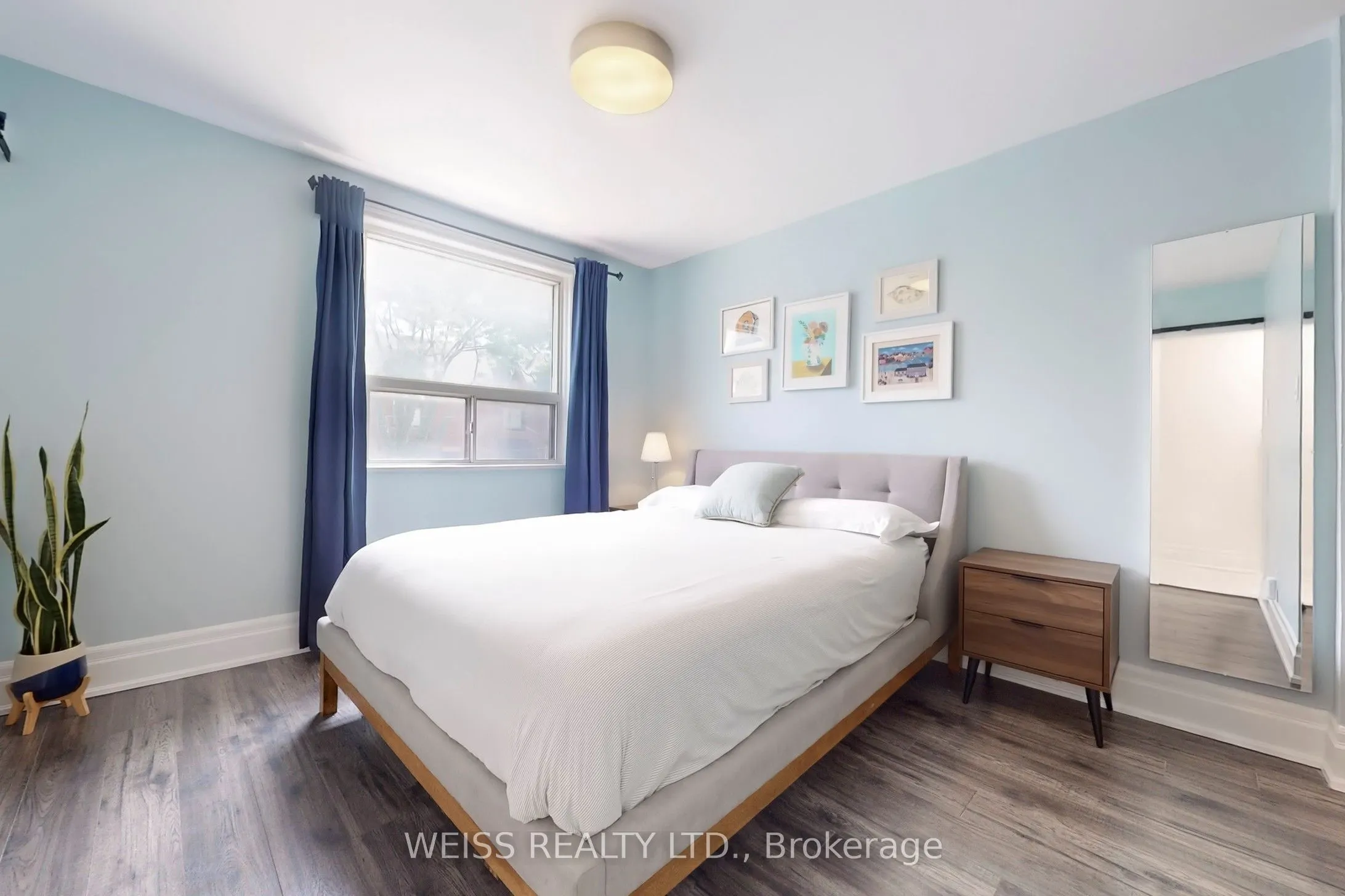 758 Richmond Street W