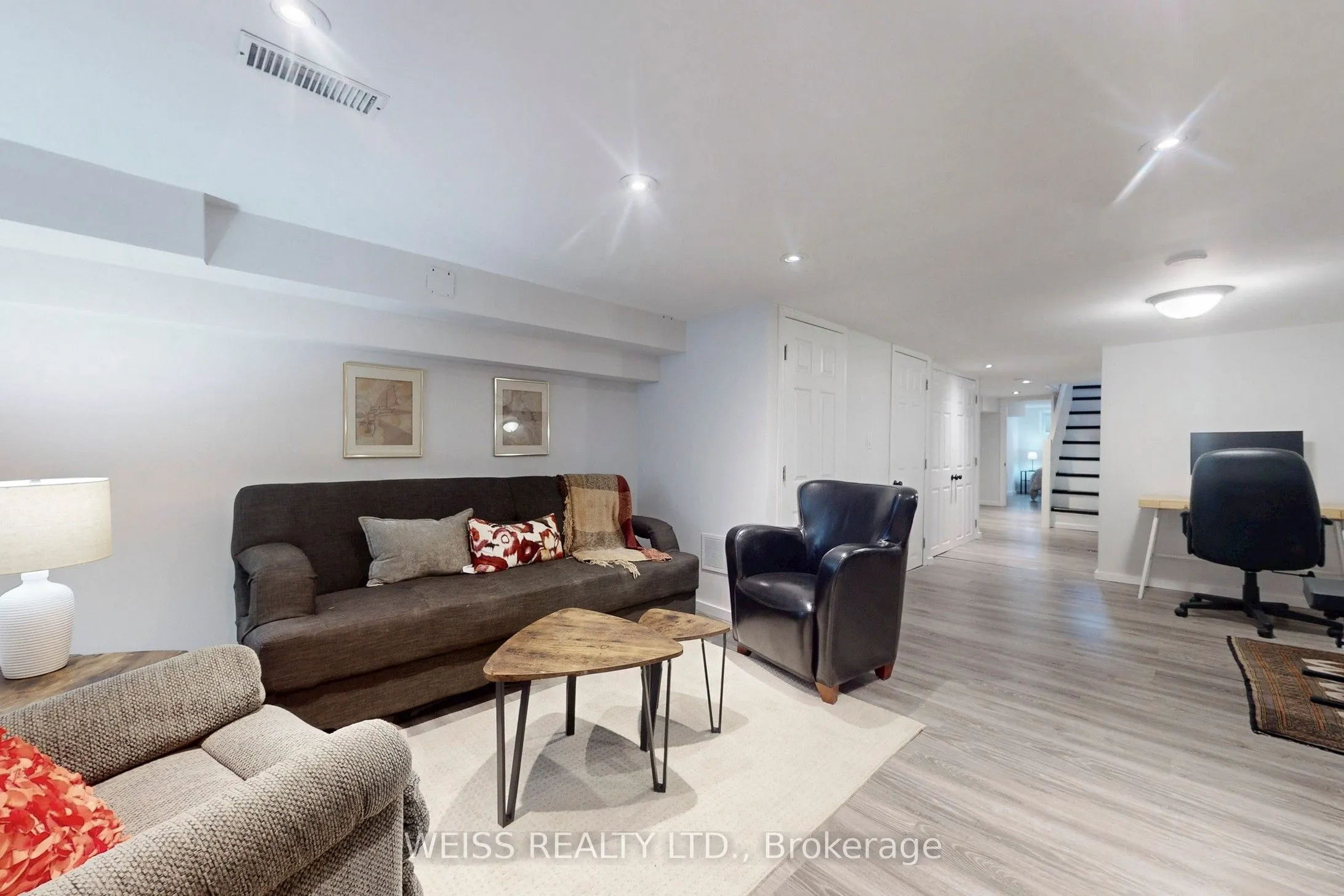 758 Richmond Street W