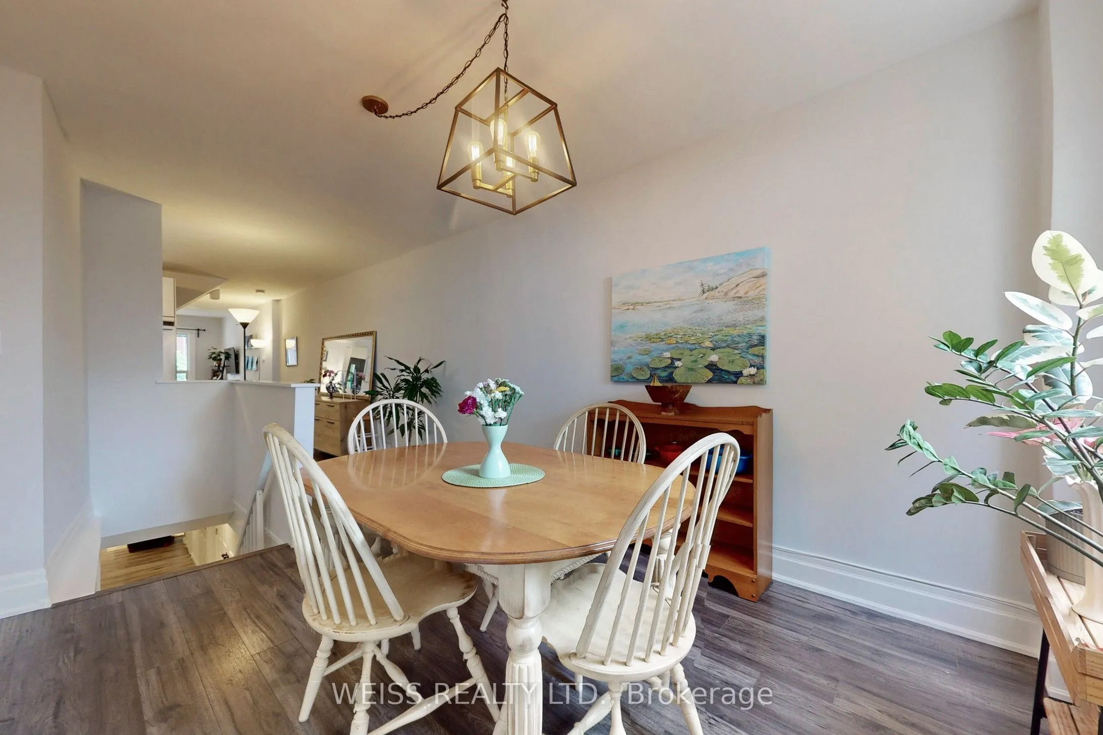 758 Richmond Street W