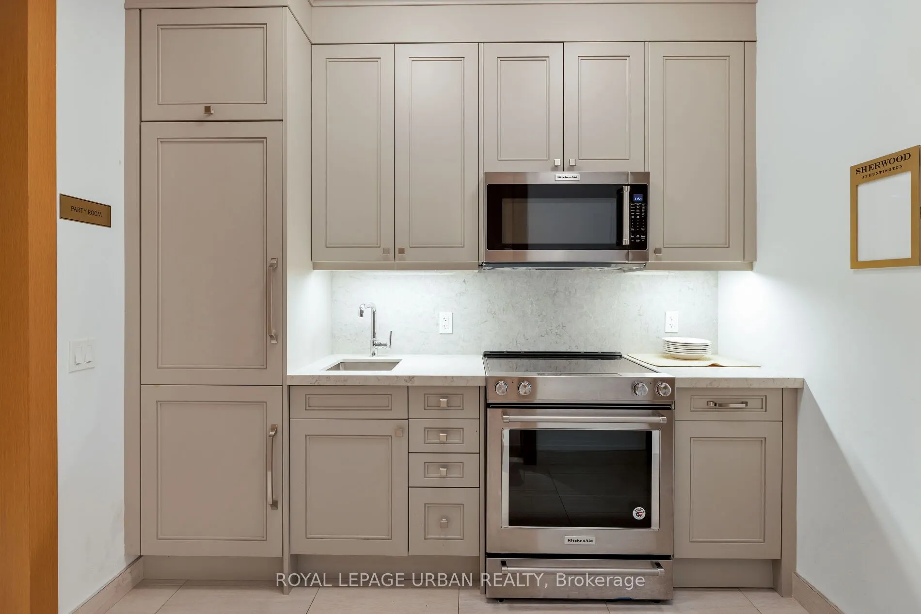 1900 Bayview Avenue, #223