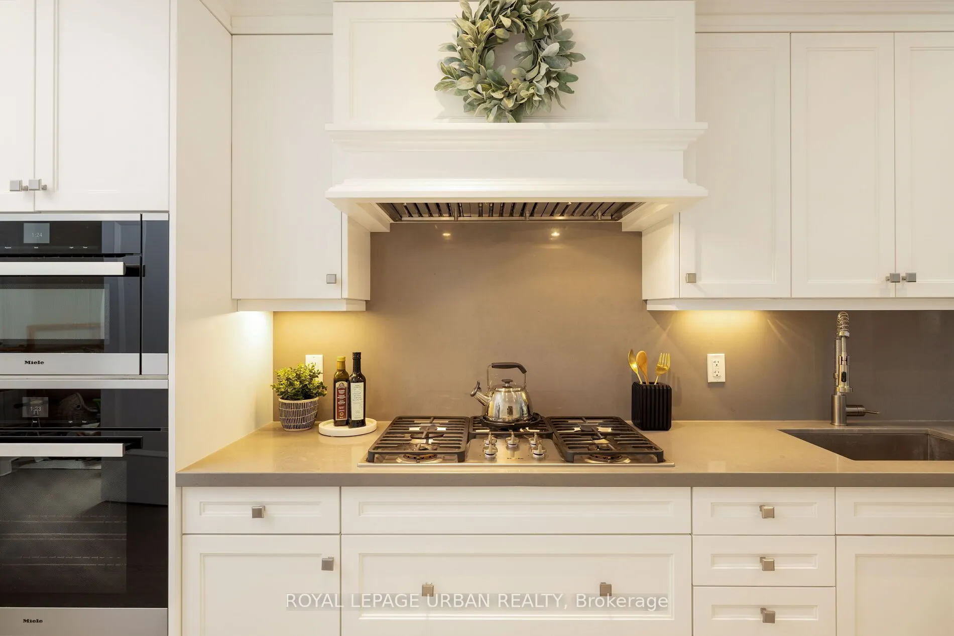 1900 Bayview Avenue, #223