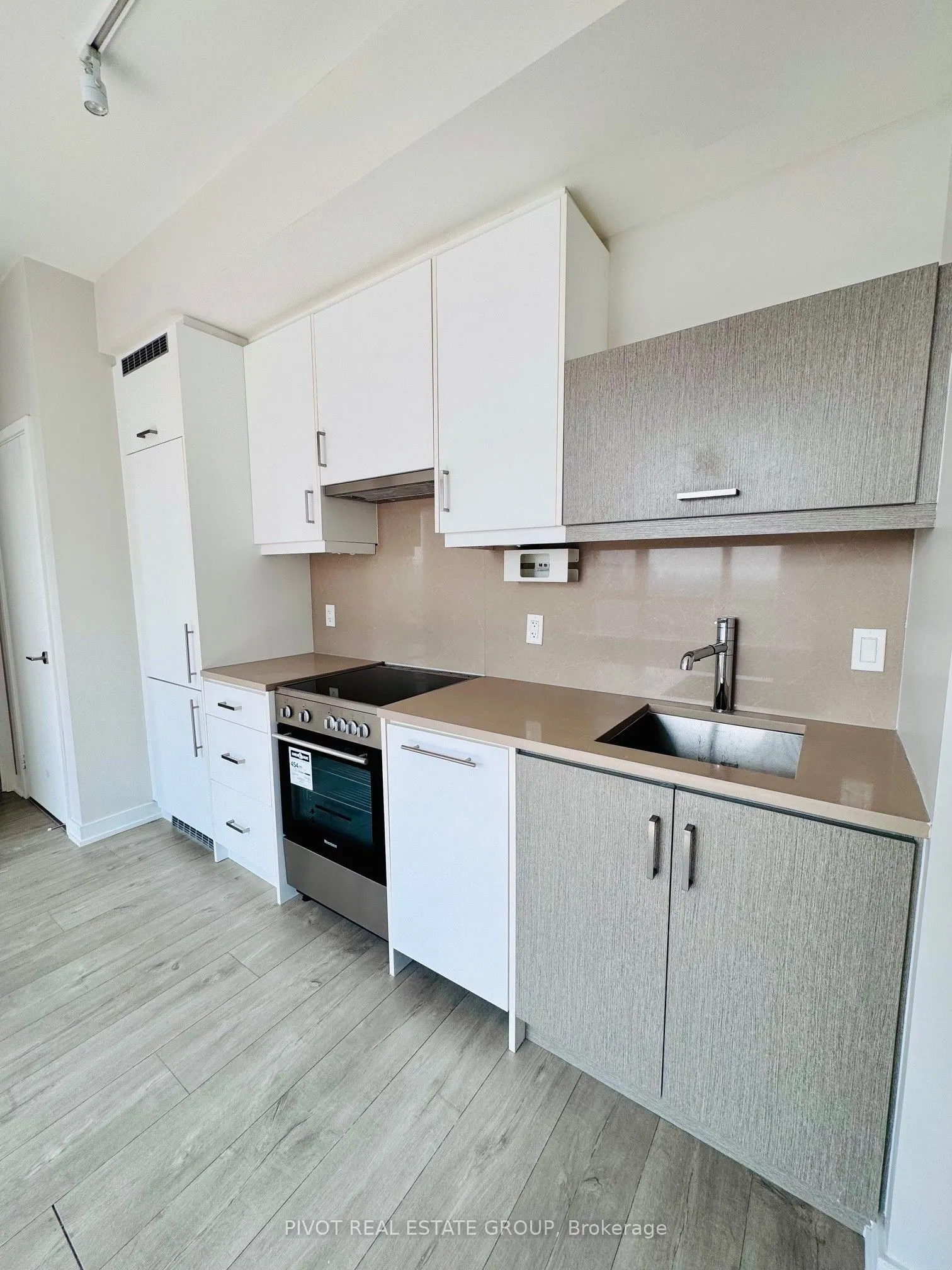 181 Huron Street, #Uph05