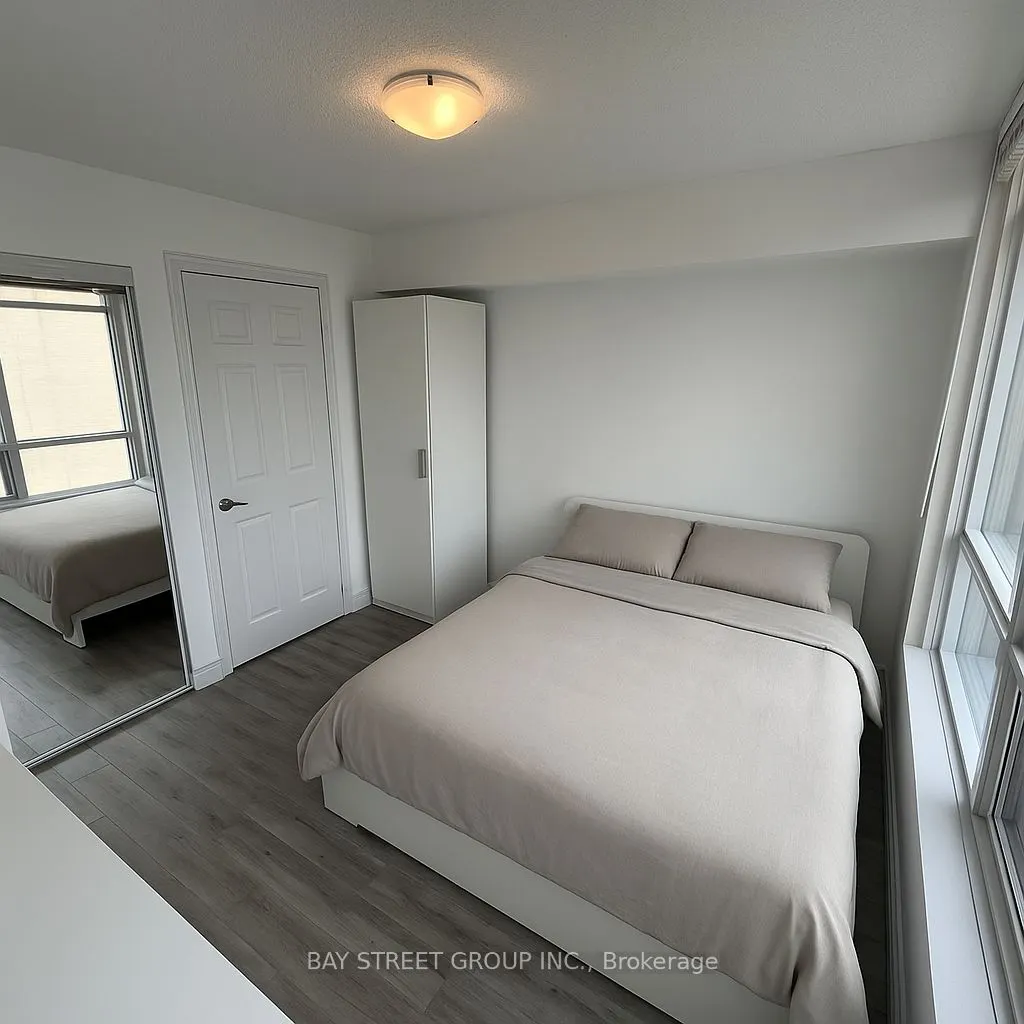 225 Wellesley Street E, #612