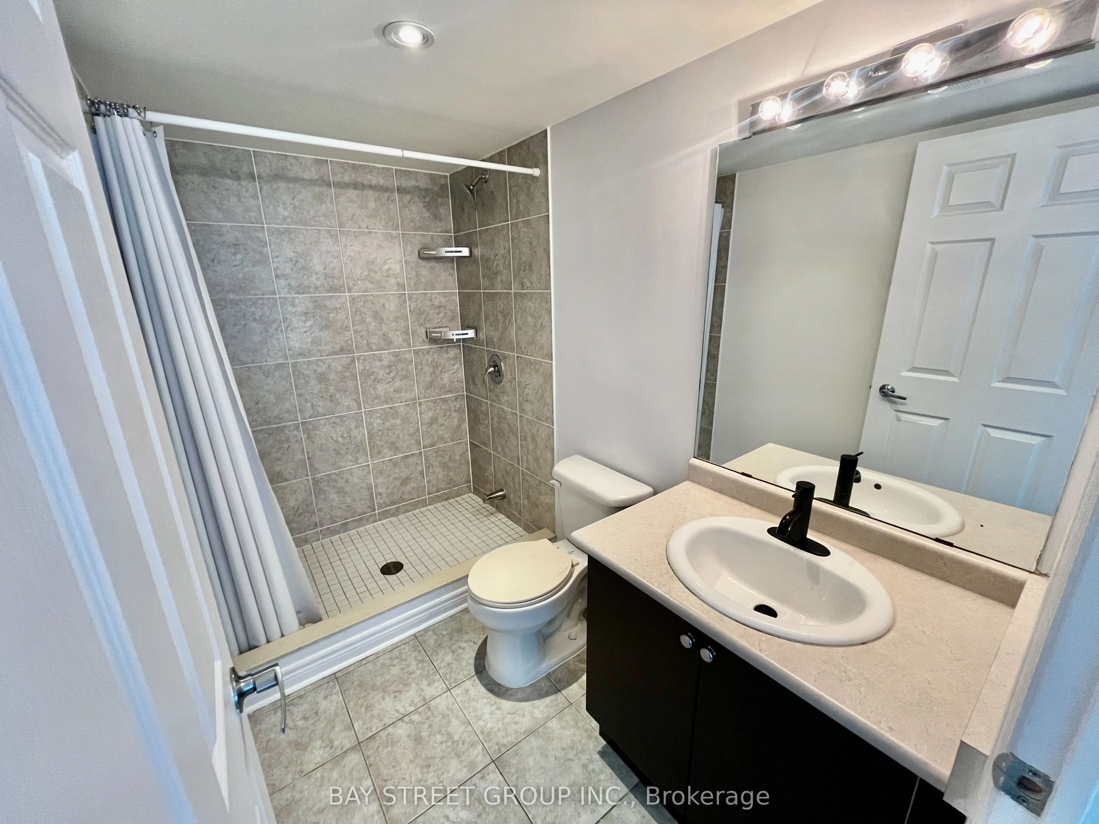 225 Wellesley Street E, #612