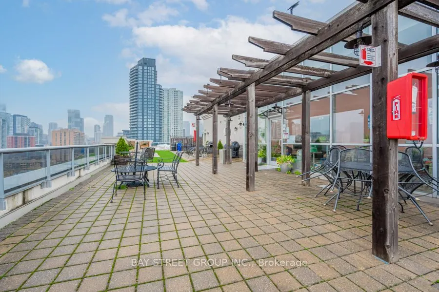 225 Wellesley Street E, #612