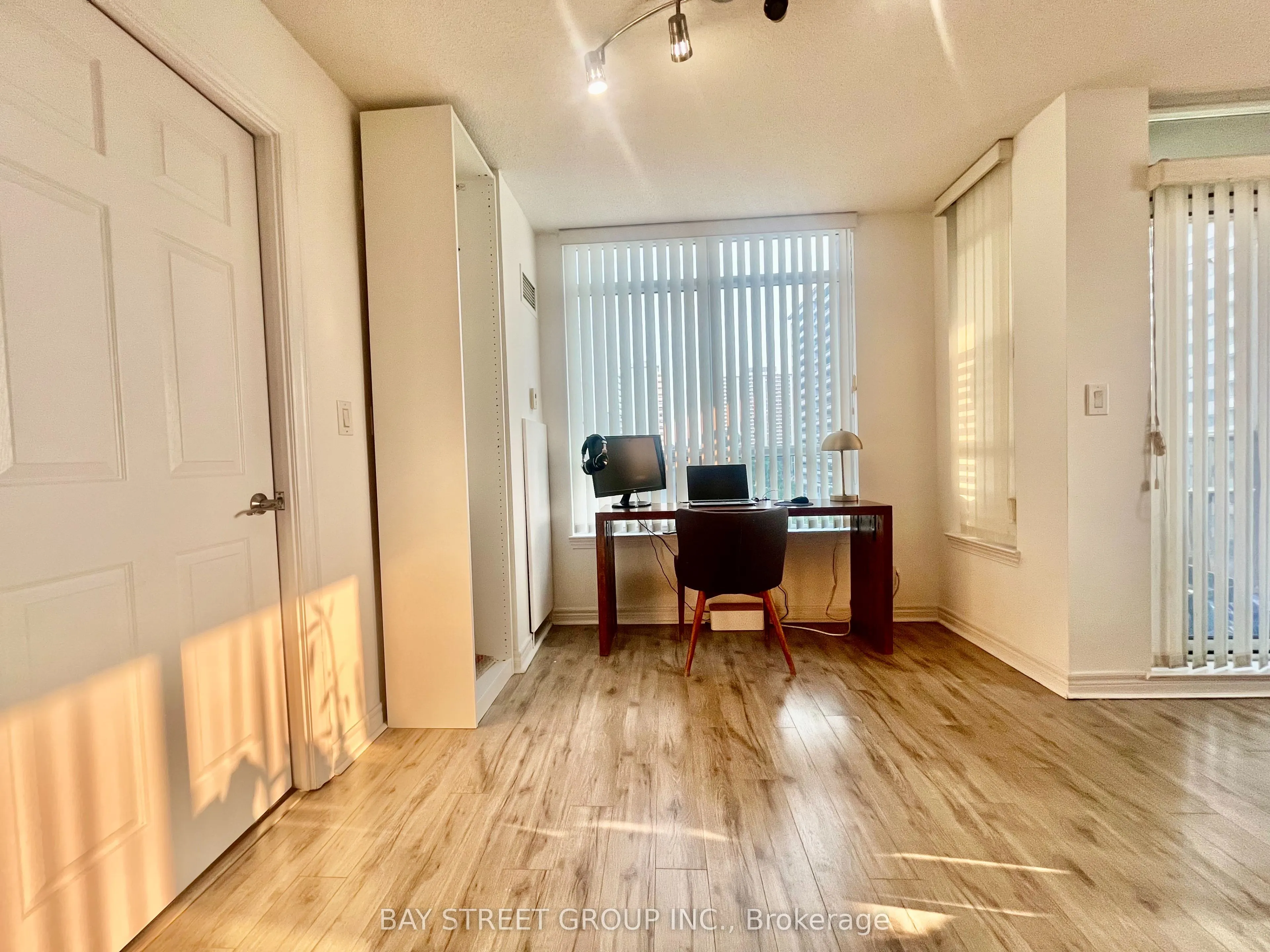 225 Wellesley Street E, #612