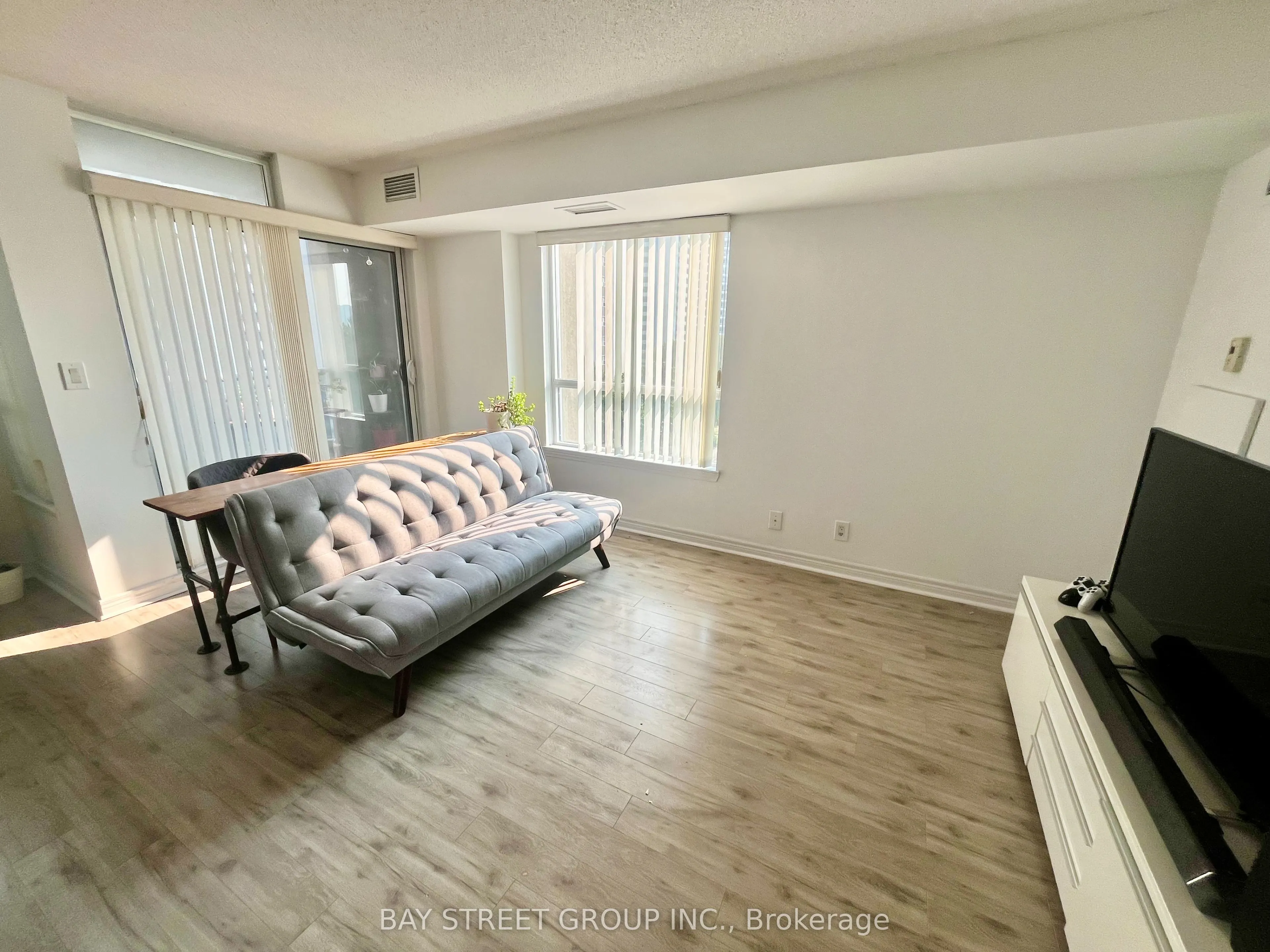 225 Wellesley Street E, #612