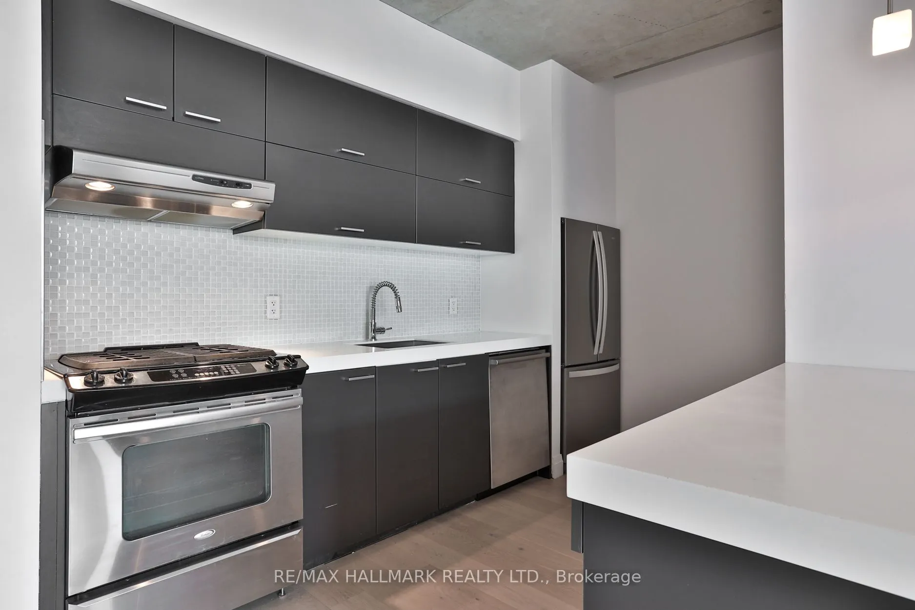 552 Wellington Street W, #1105