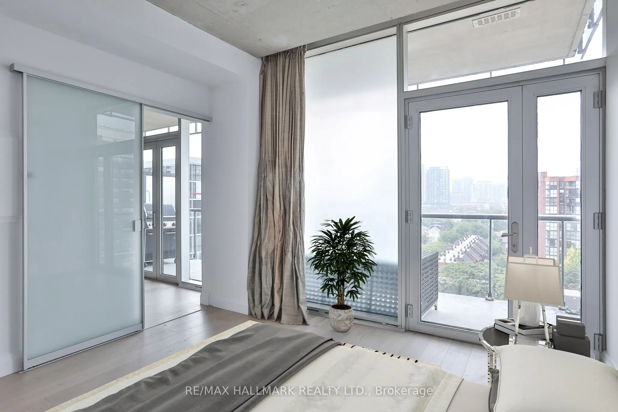 552 Wellington Street W, #1105